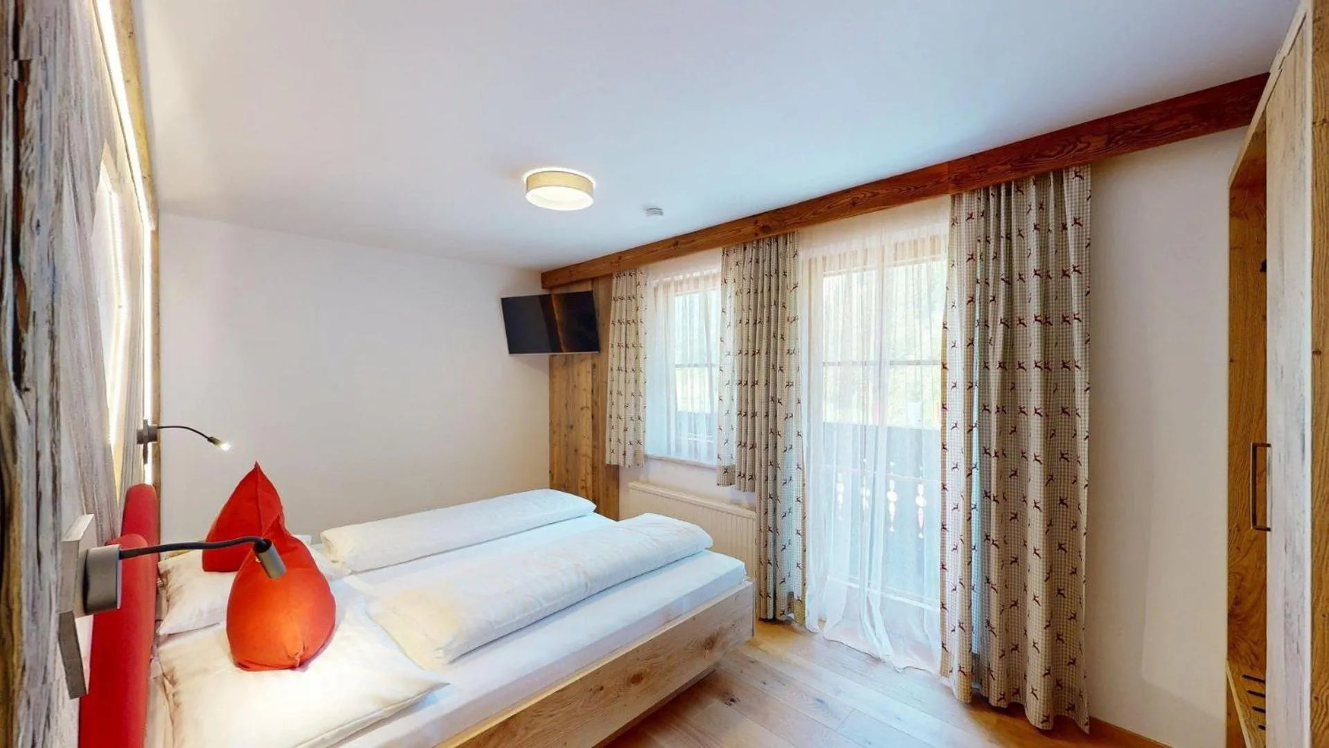 Photo of the whole room, Bed in Hotel - Restaurant - Sonnblick