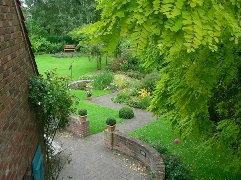 Garden view in A la Maison du Héron
