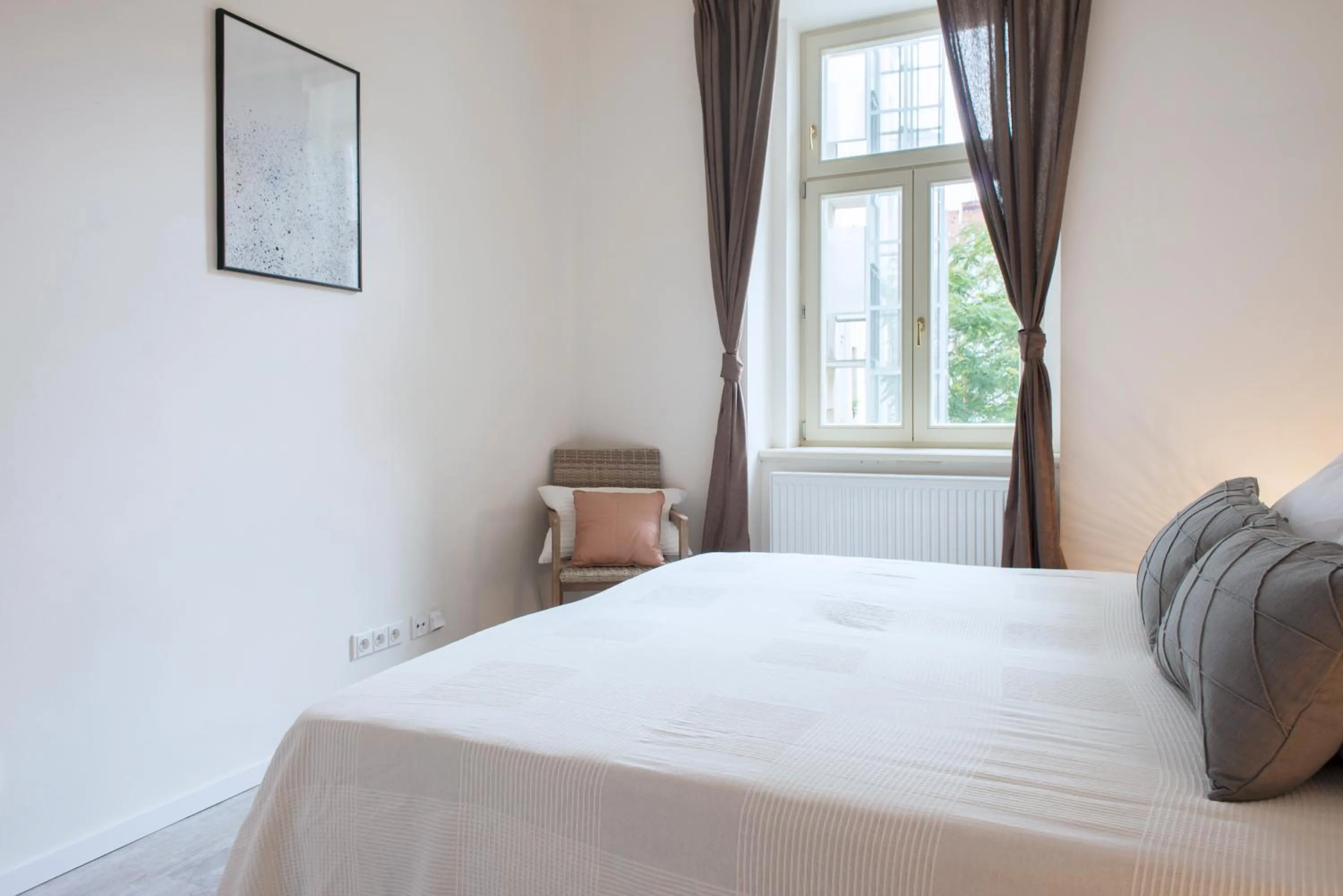 Photo of the whole room, Bed in Kent Ridge Loft (Lublanska)