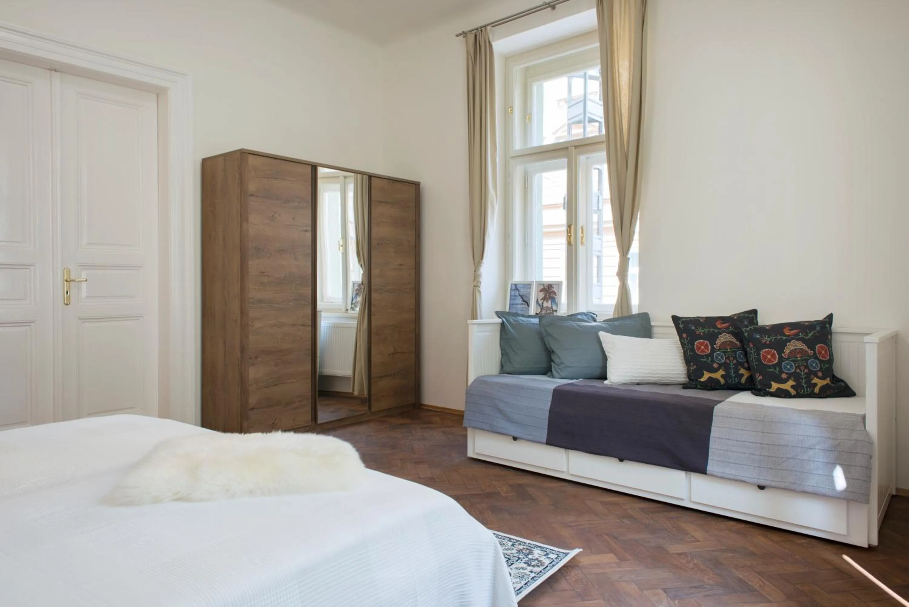 Photo of the whole room, Bed in Kent Ridge Loft (Lublanska)