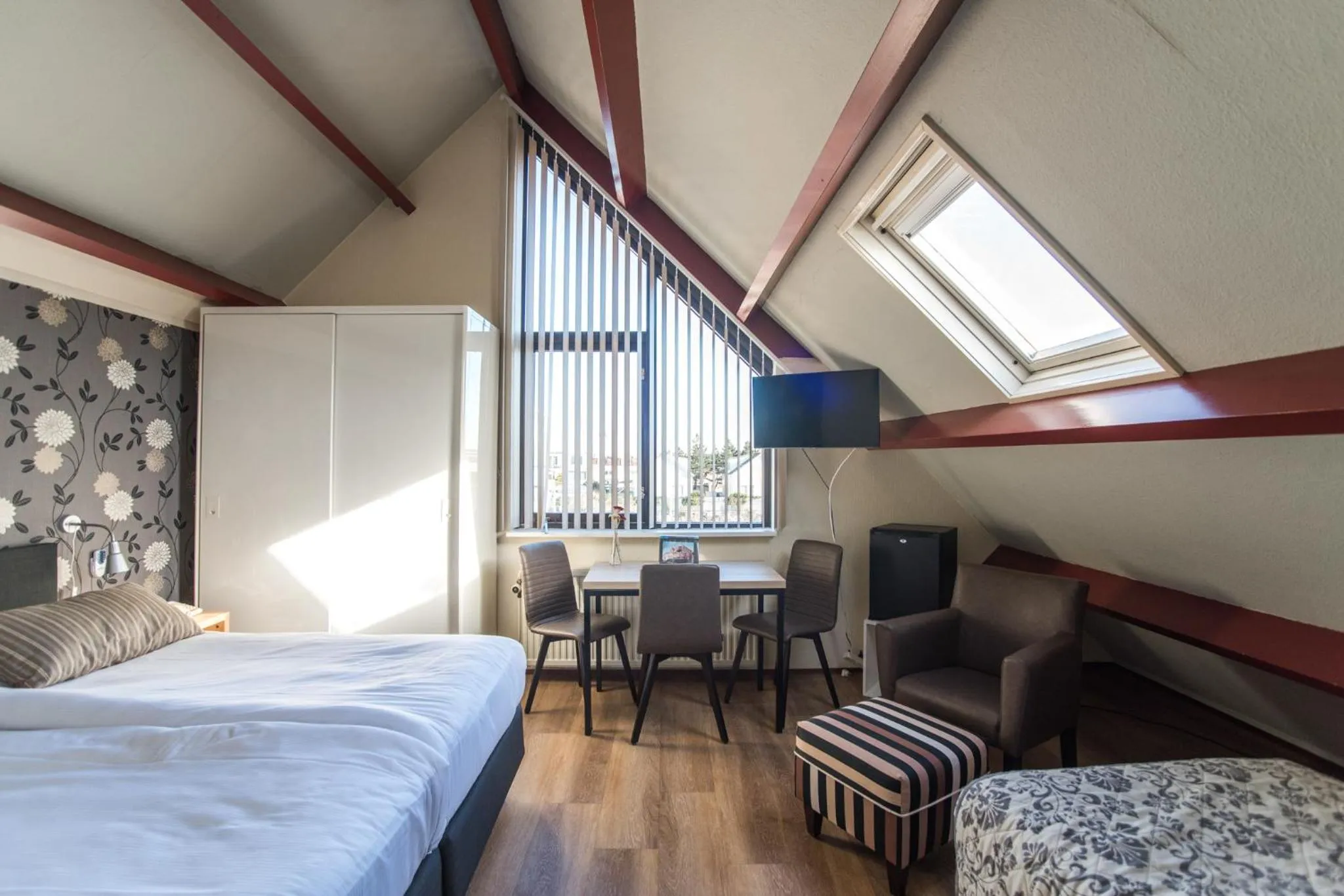 Seating area, Bed in Hotel Faber