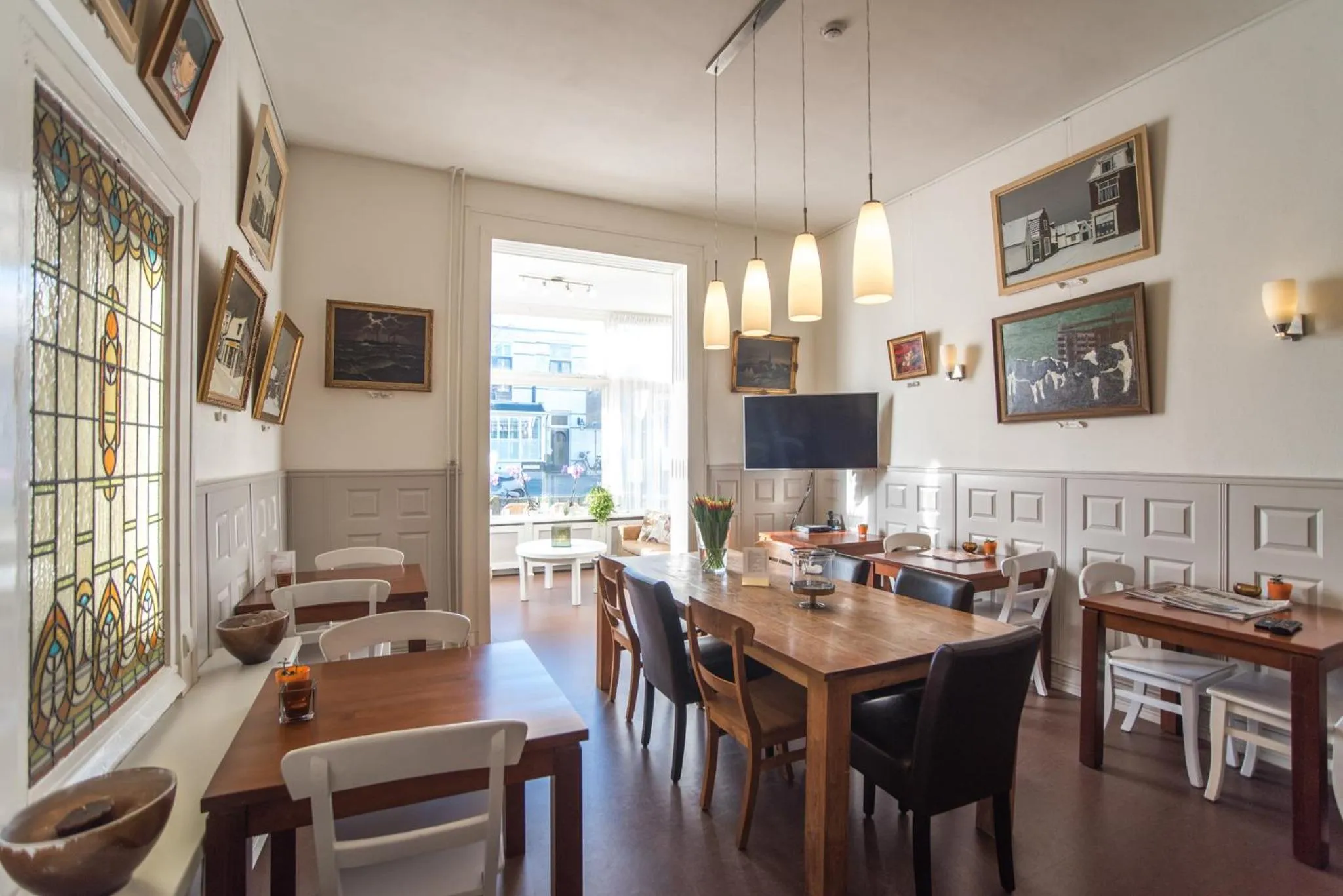 Communal lounge/ TV room in Hotel Faber