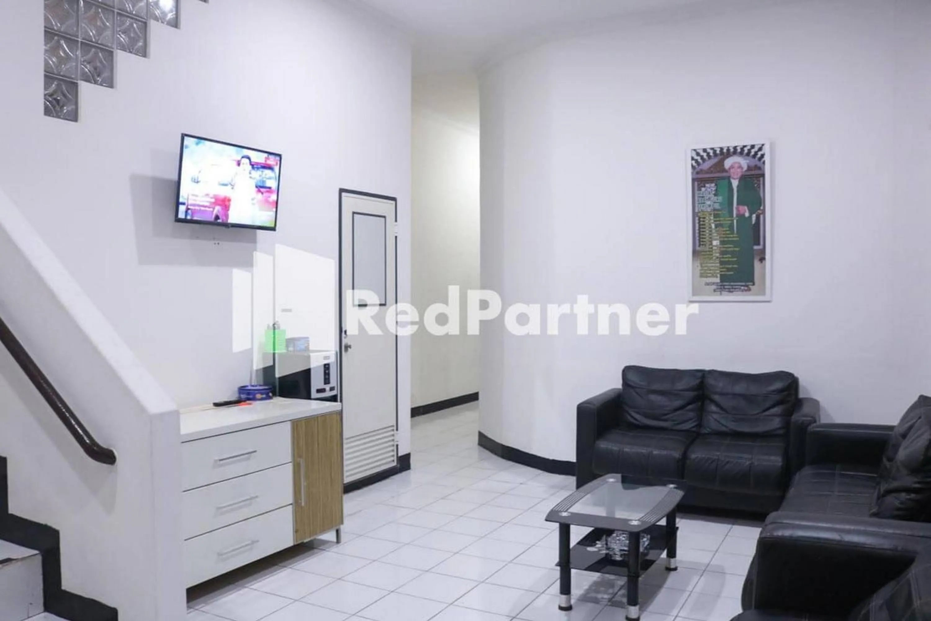 Seating area in Good Sleep Balikpapan Mitra RedDoorz