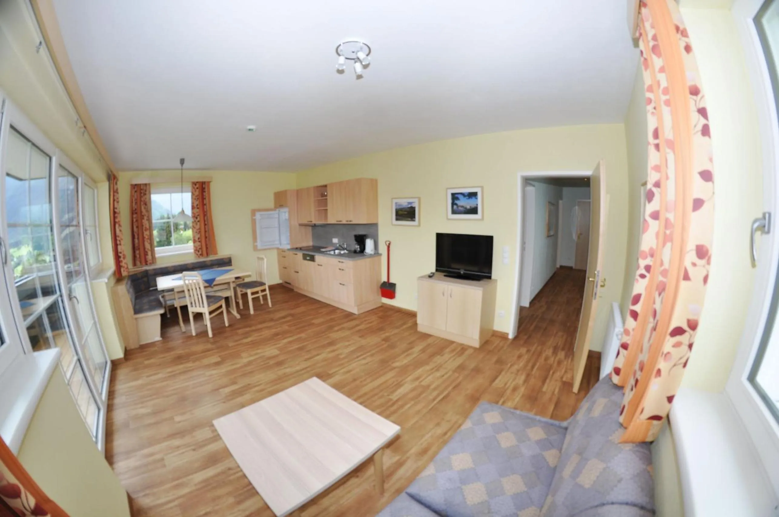 Kitchen or kitchenette in Apparthotel Bliem