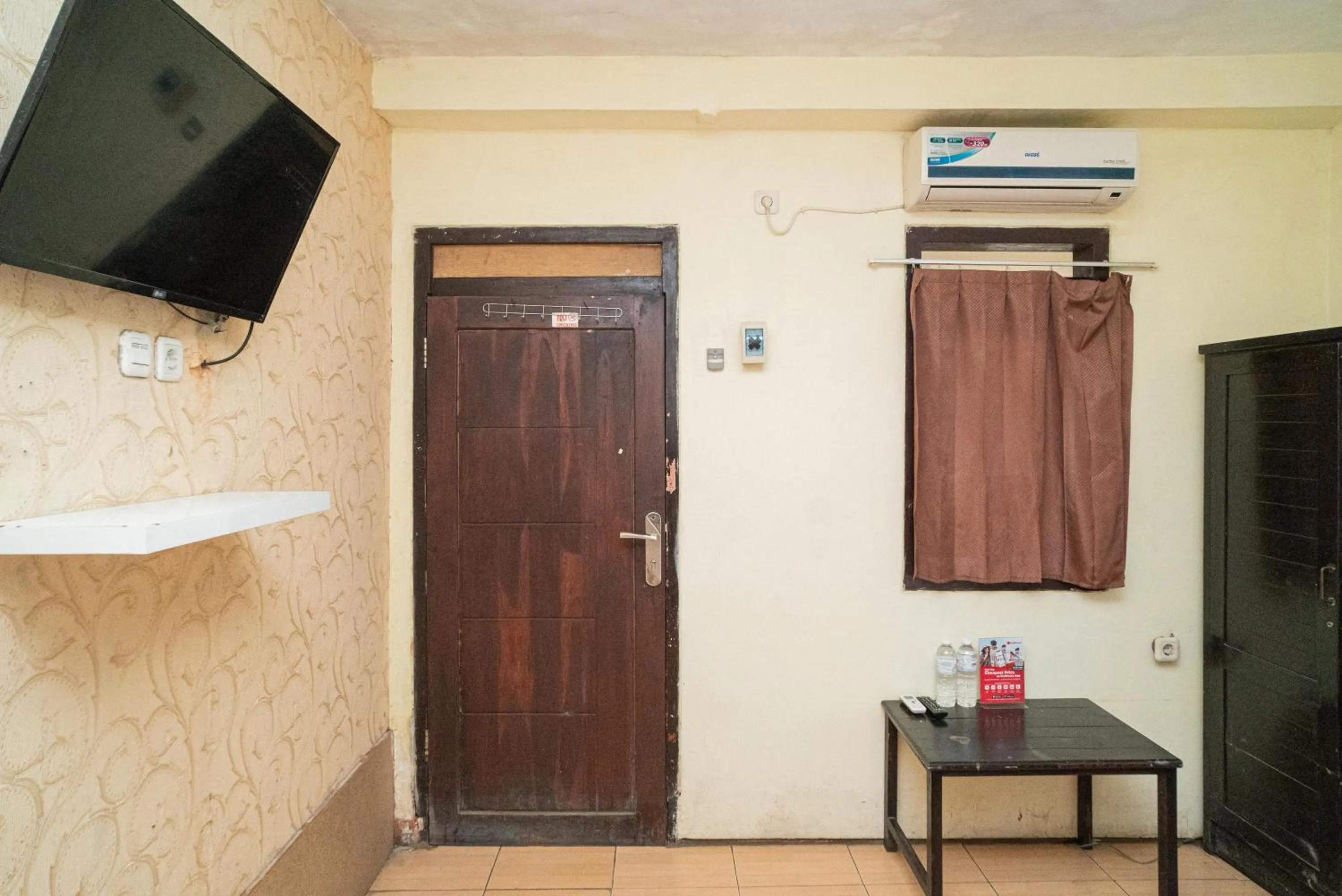 RedDoorz near Cyber Mall