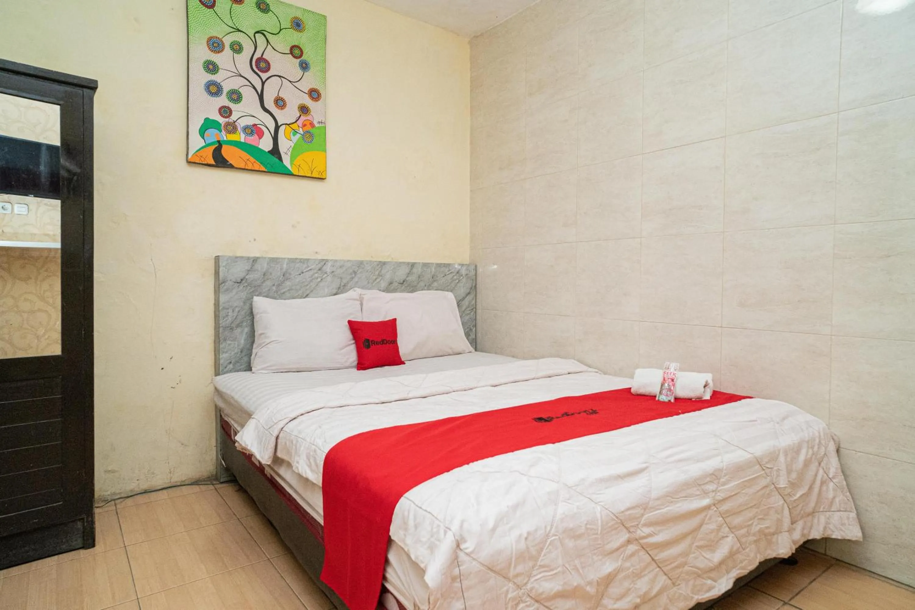 Bed in RedDoorz near Cyber Mall