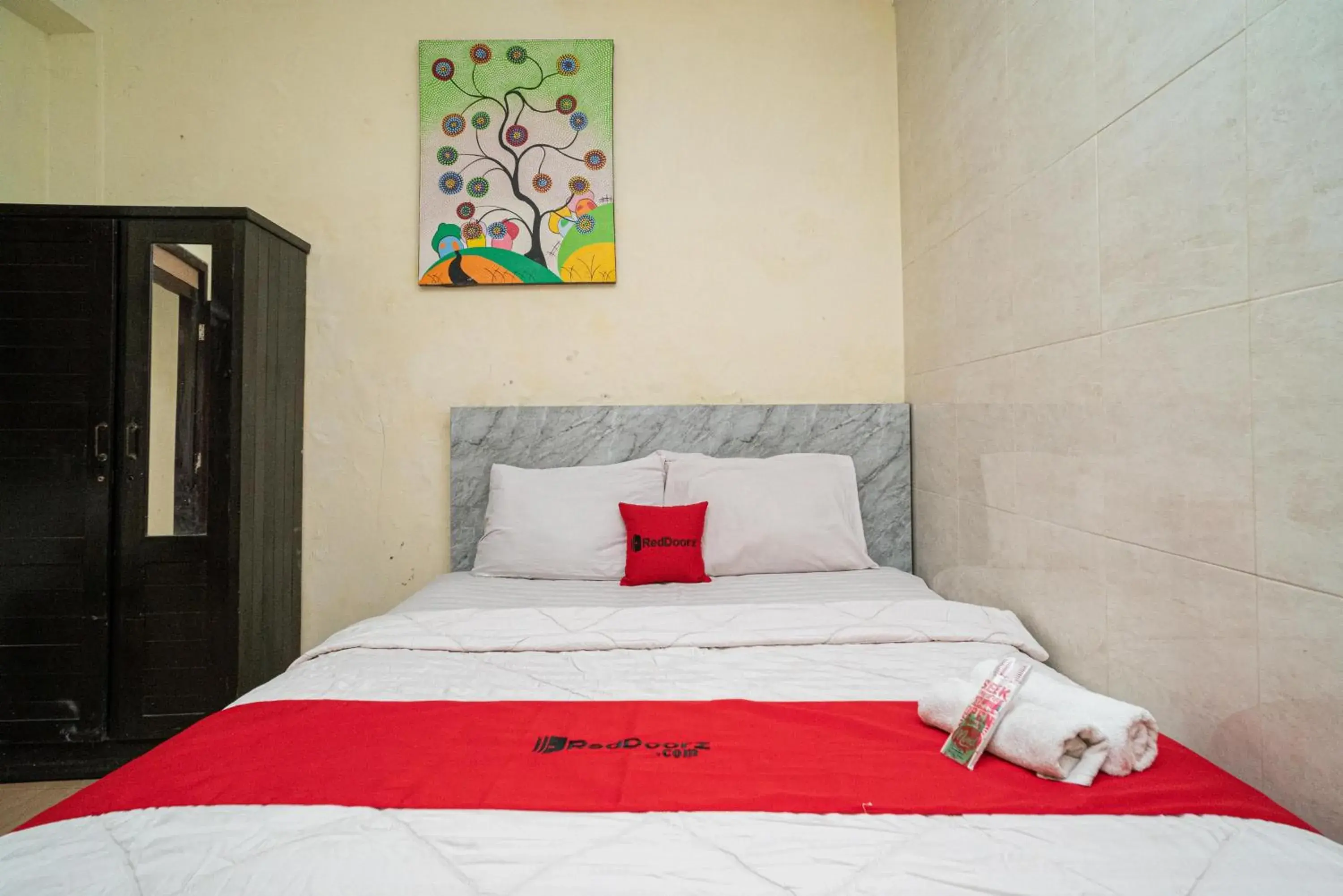 Standard Double Room in RedDoorz near Cyber Mall Standard Double Room in RedDoorz near Cyber Mall