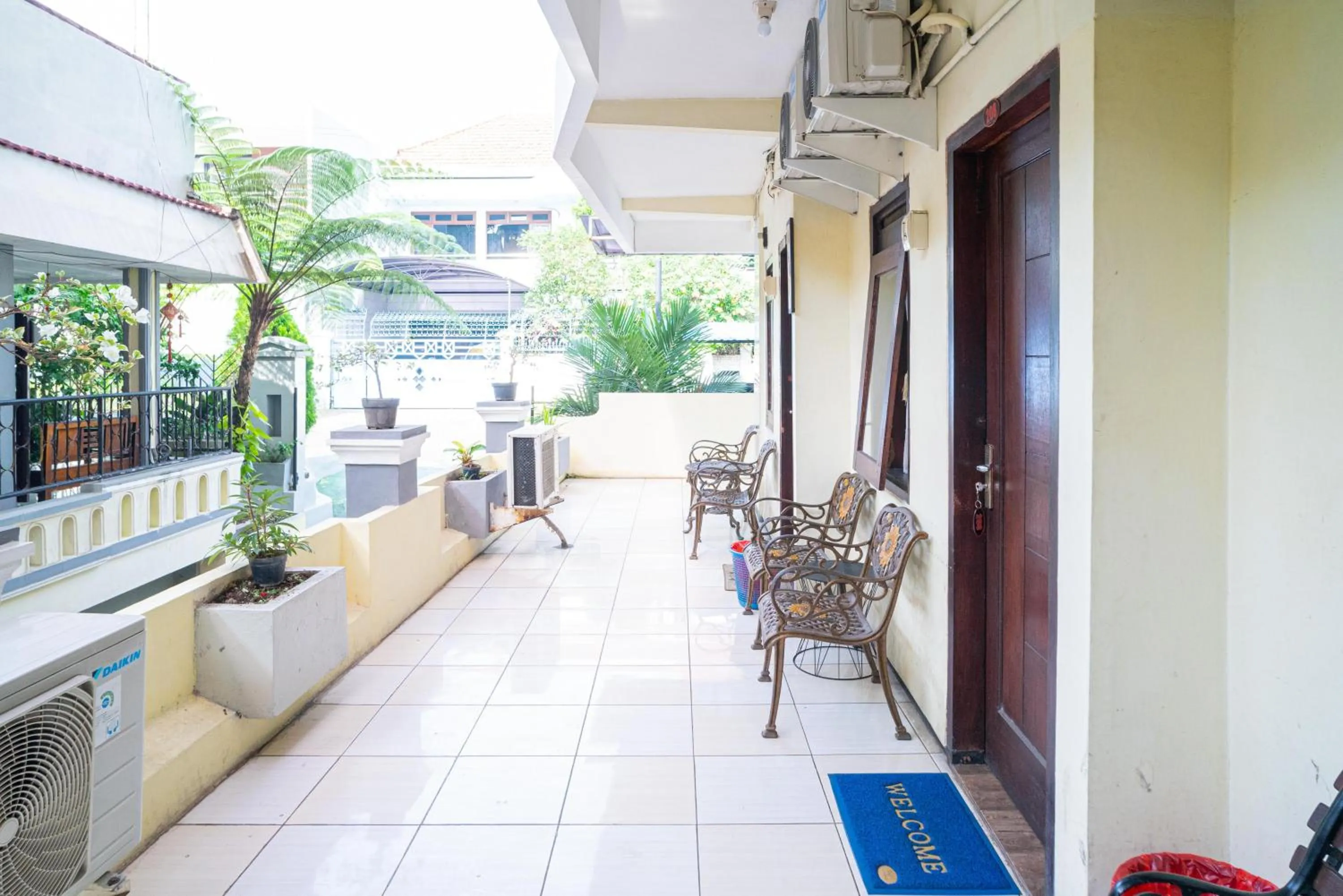 RedDoorz near Cyber Mall