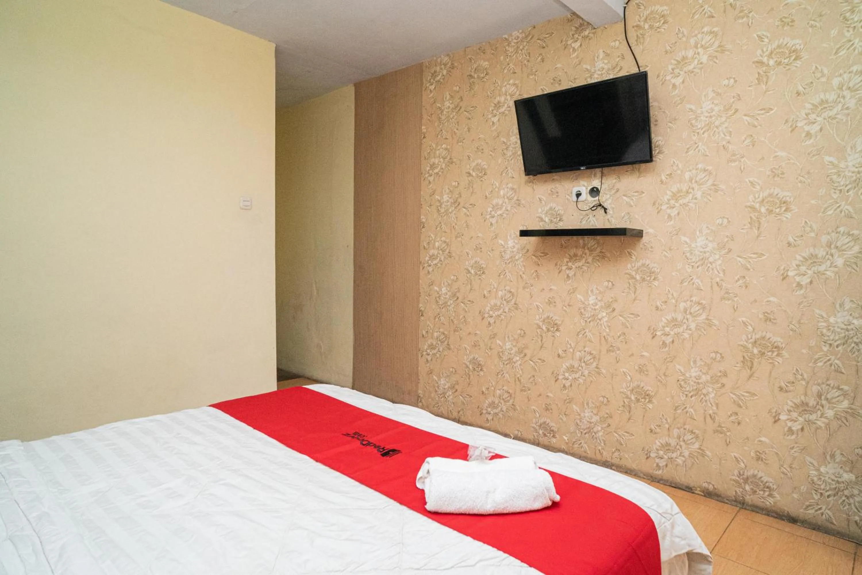 Bed in RedDoorz near Cyber Mall