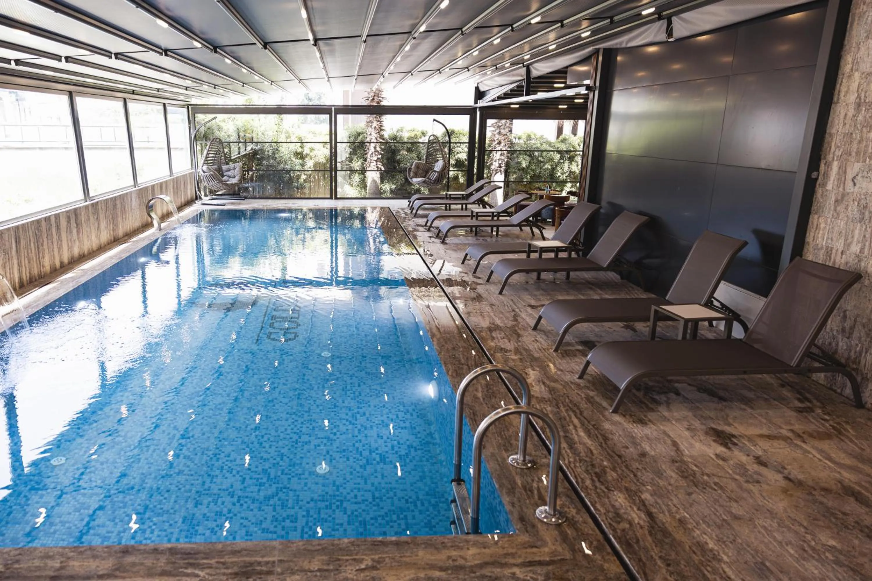 Swimming pool in Gold Majesty Hotel