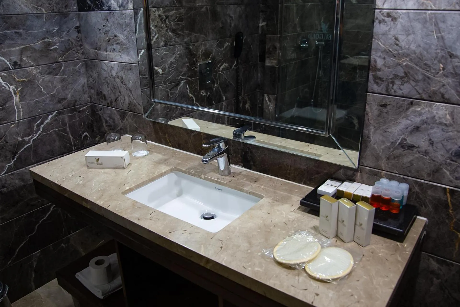 Shower in Gold Majesty Hotel