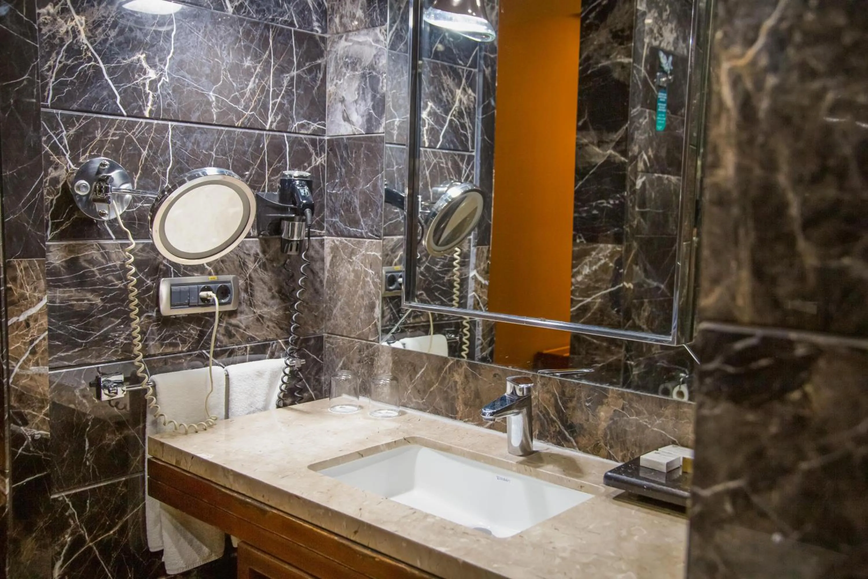 Shower in Gold Majesty Hotel