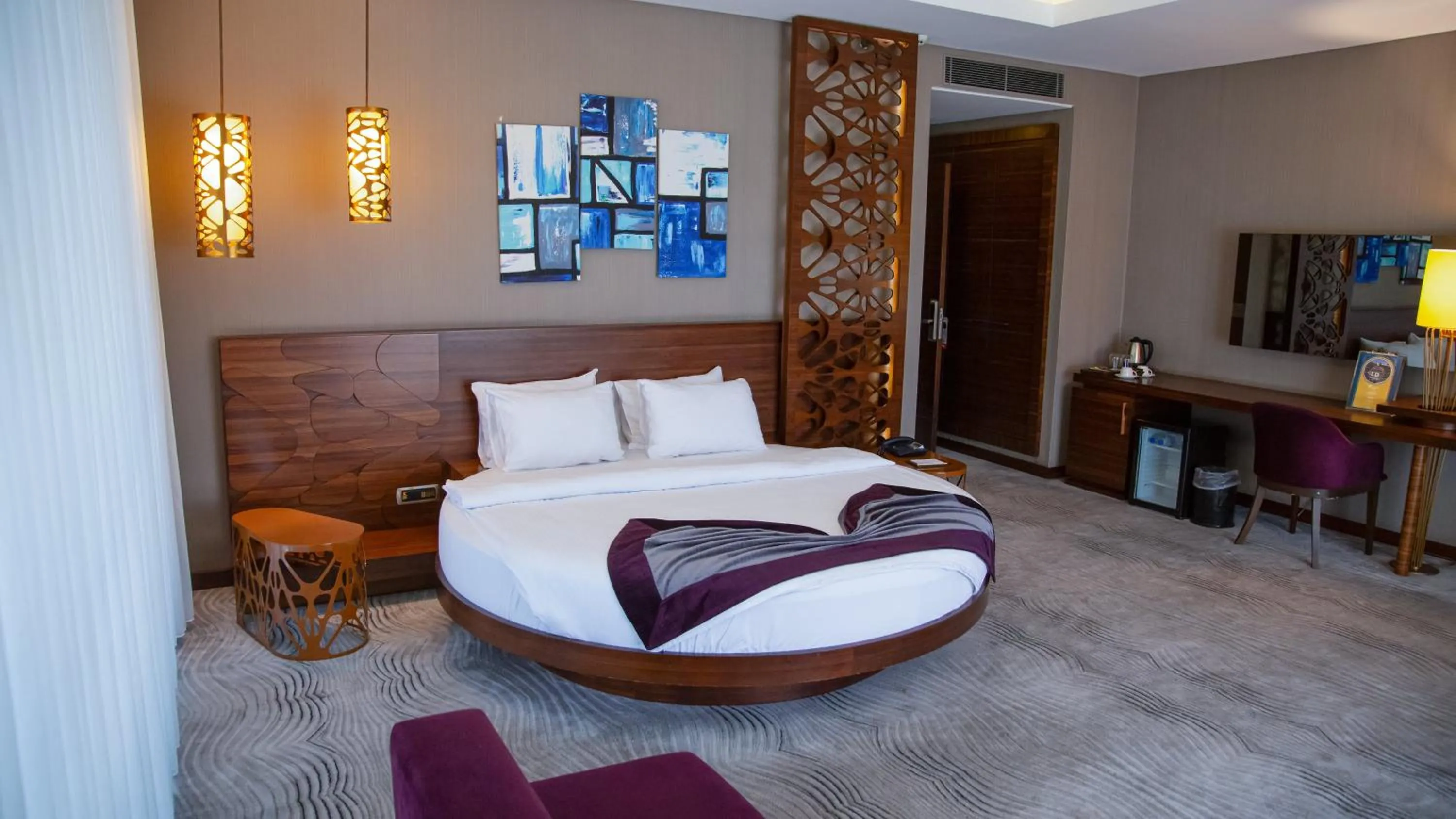 Bedroom, Bed in Gold Majesty Hotel