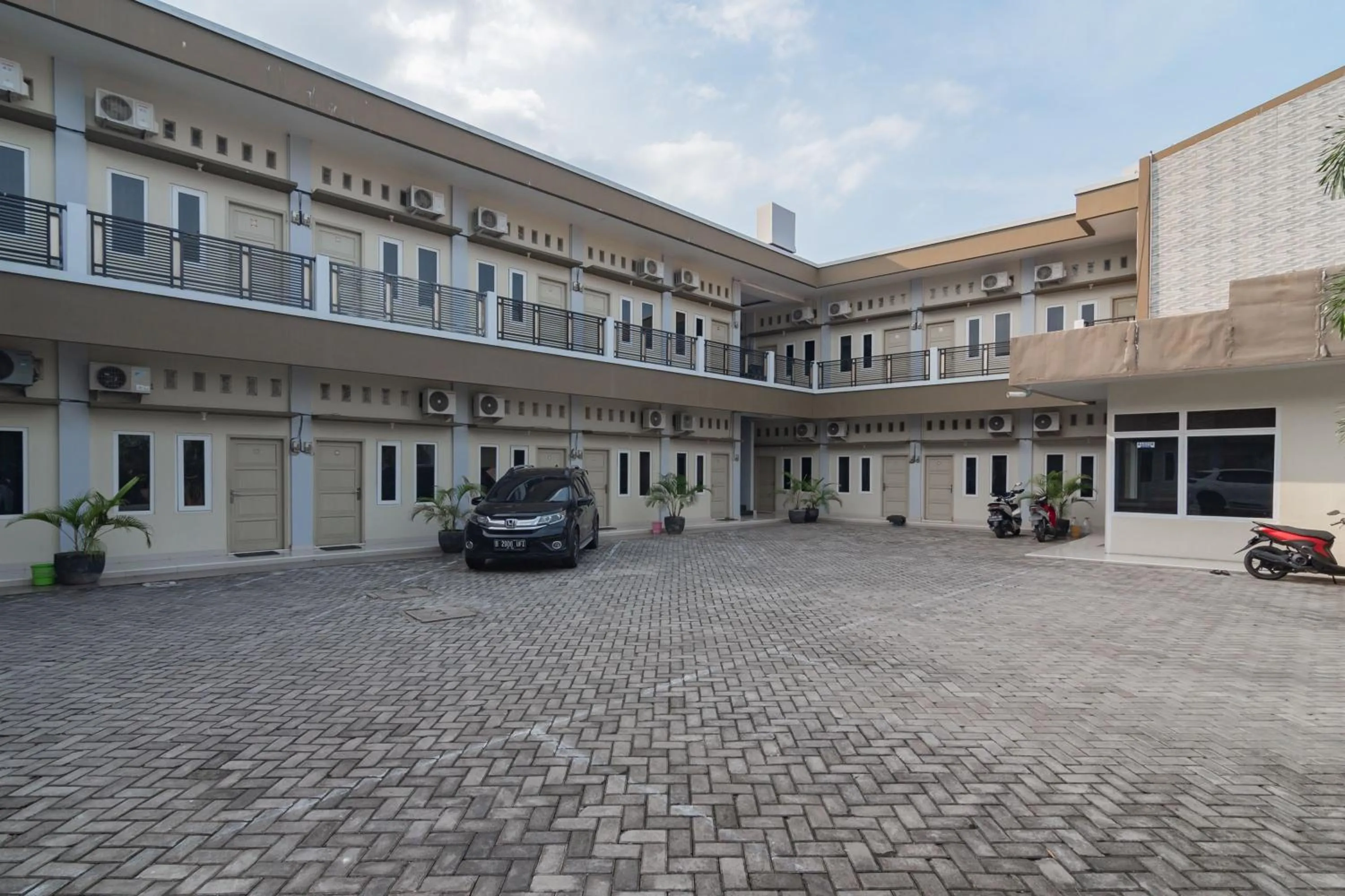 Property building in RedDoorz Plus Syariah @ Tuparev Cirebon 3