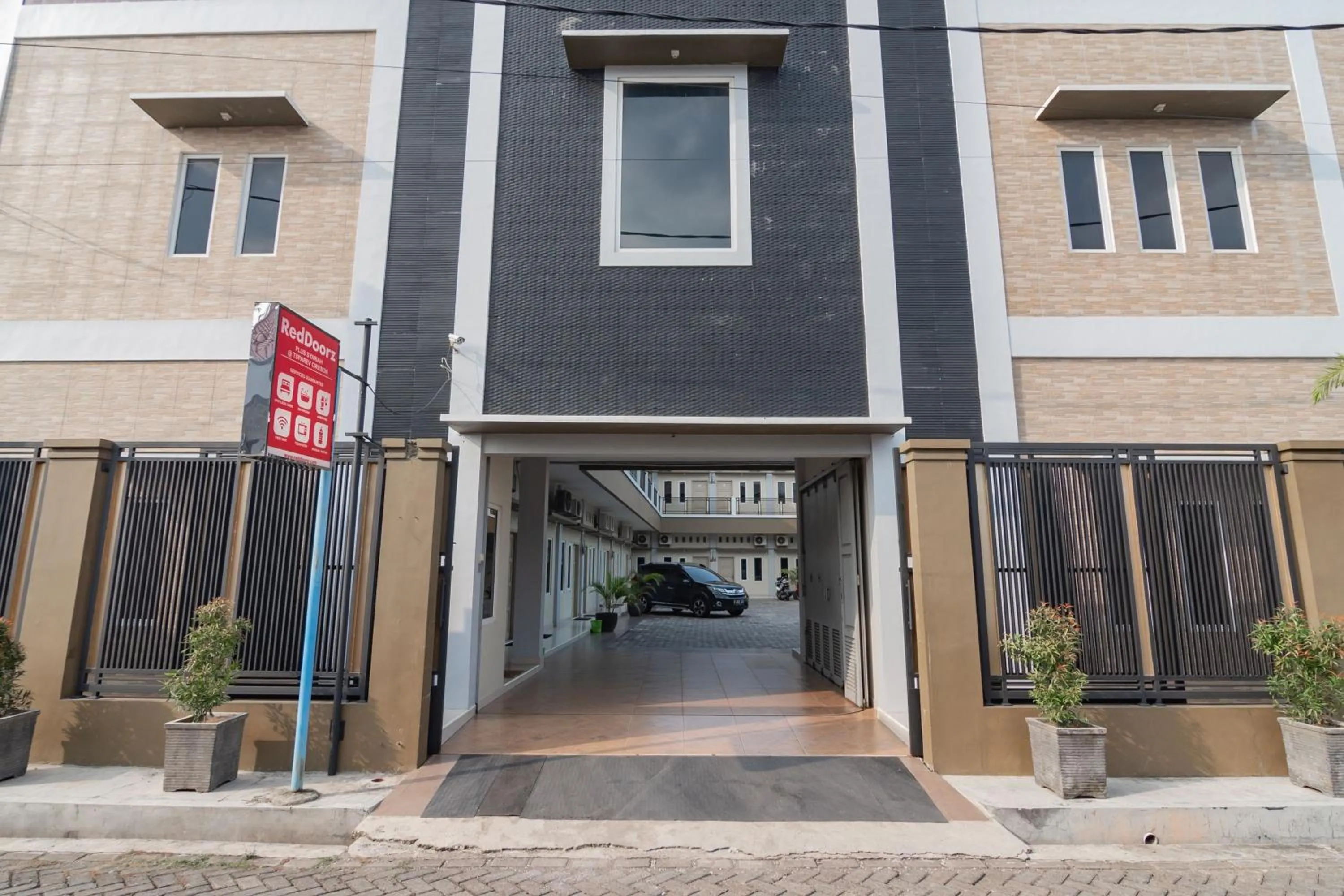 Property building in RedDoorz Plus Syariah @ Tuparev Cirebon 3