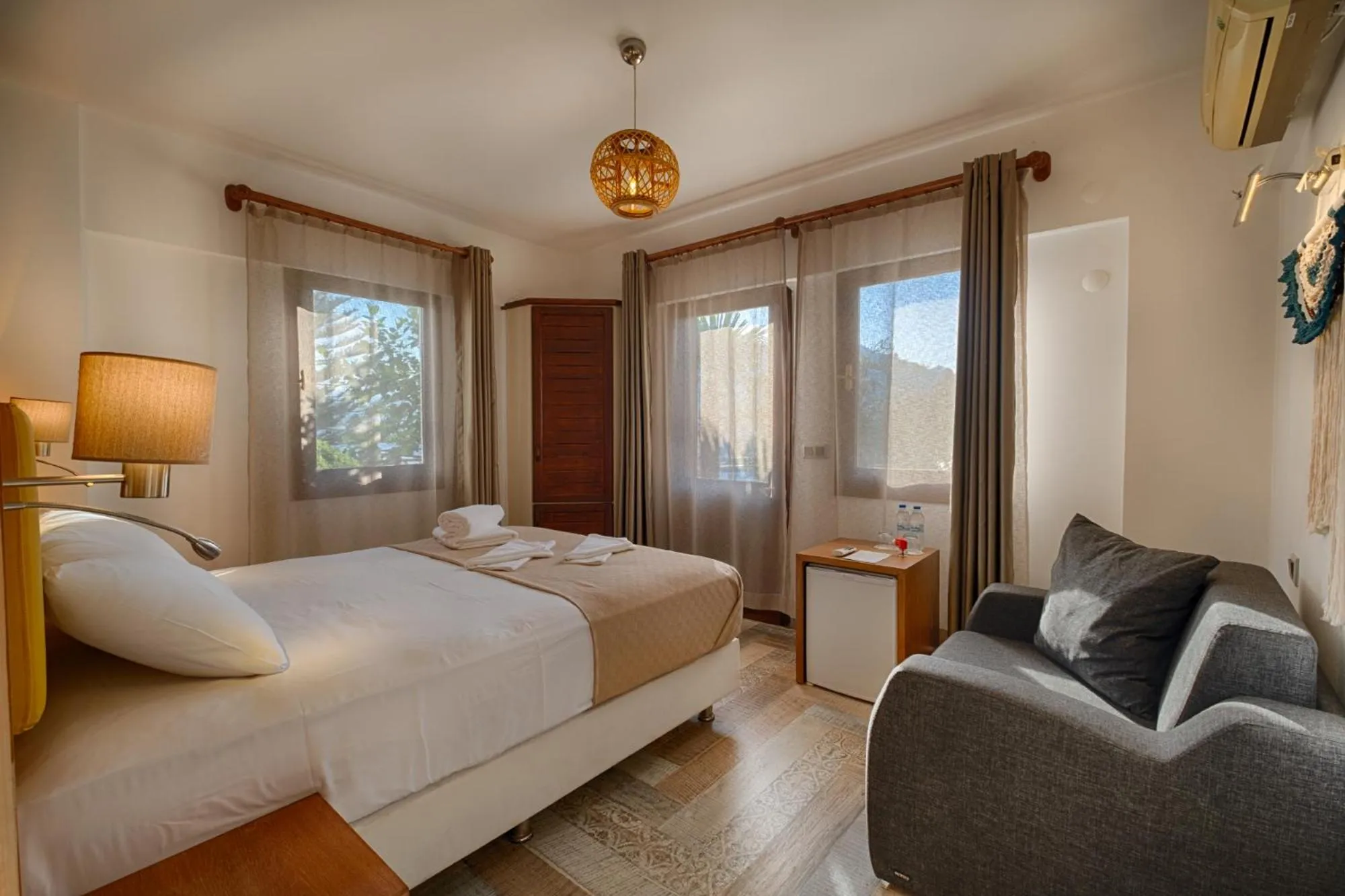Photo of the whole room, Bed in Les Terrasses De Selimiye