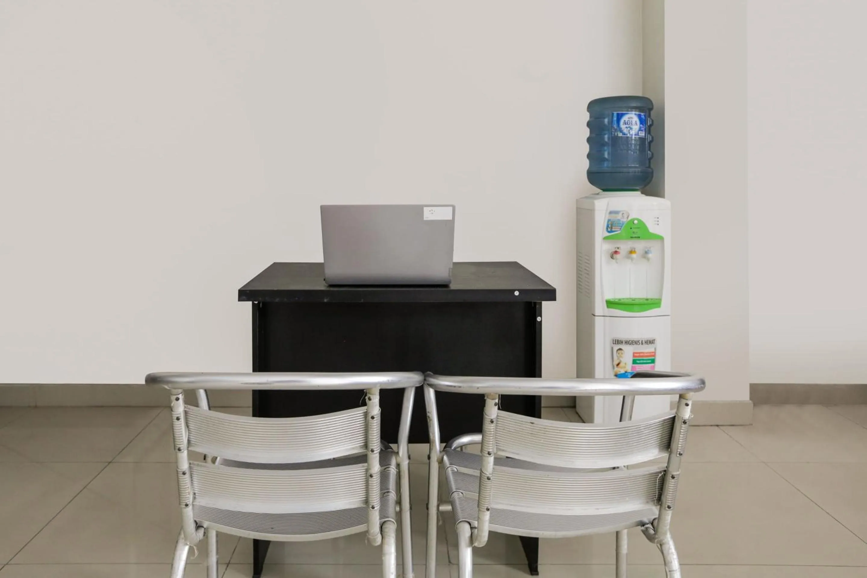 Lobby or reception in Hotel O Tamansari Guest House