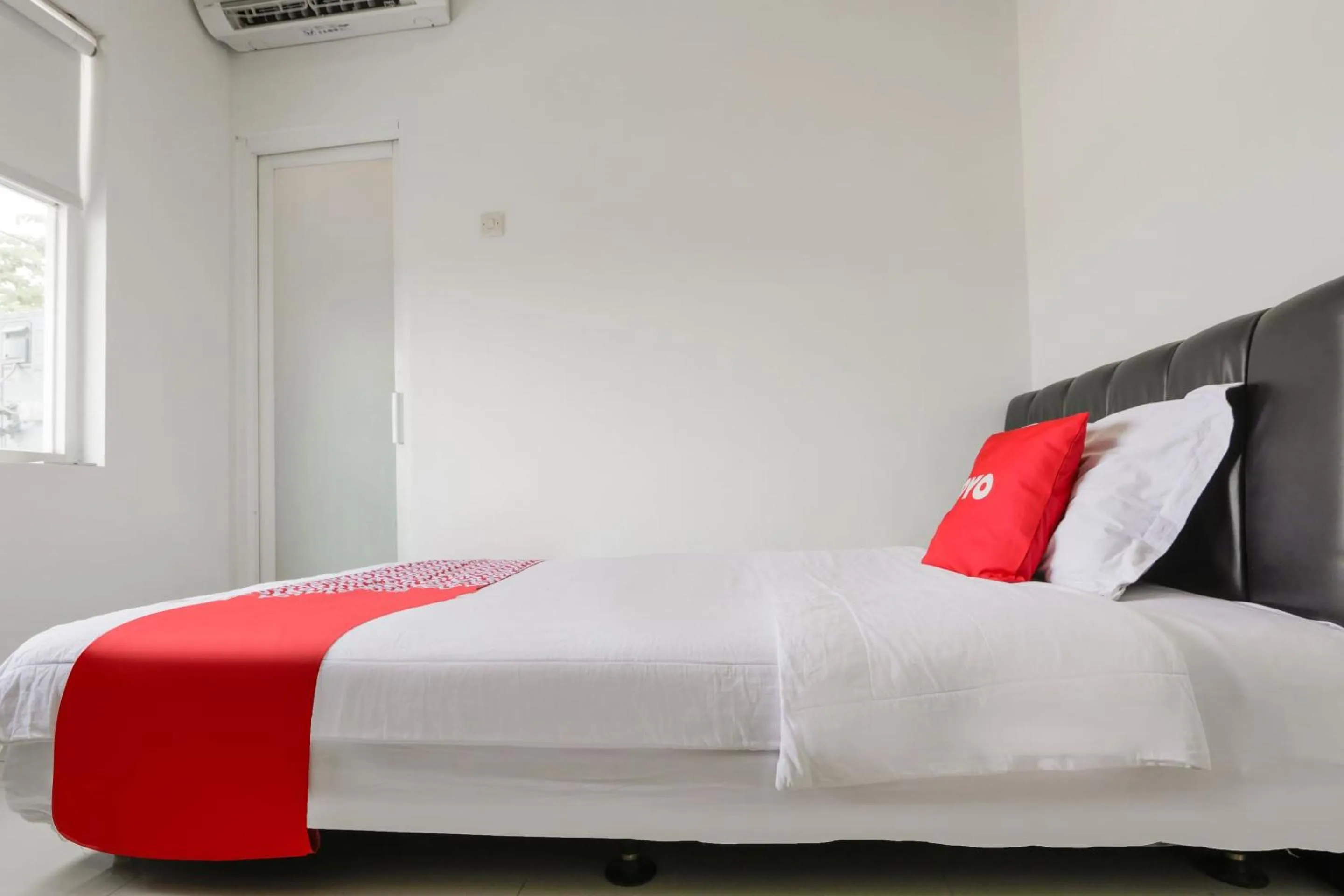 Bedroom, Bed in Hotel O Tamansari Guest House