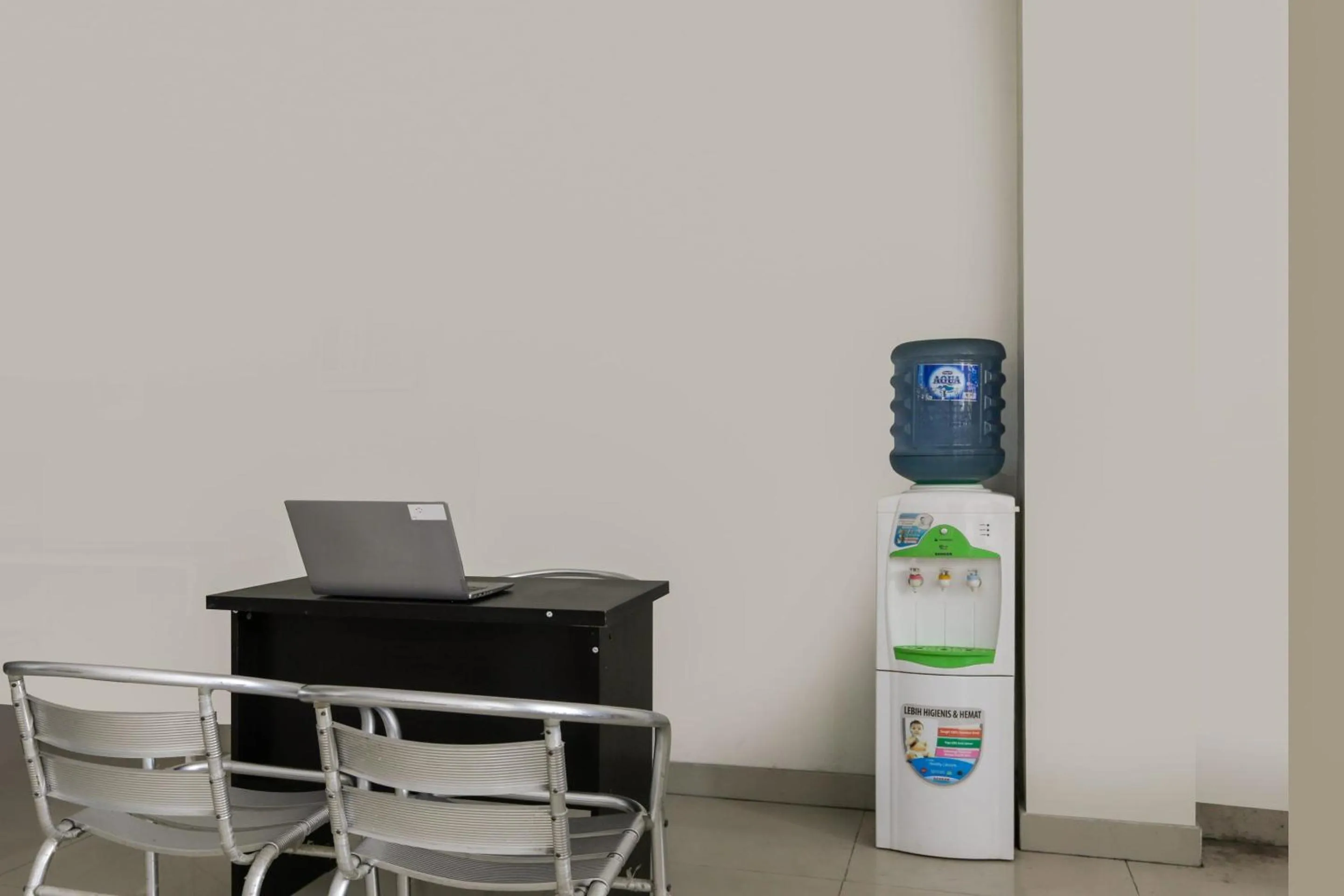 Lobby or reception in Hotel O Tamansari Guest House