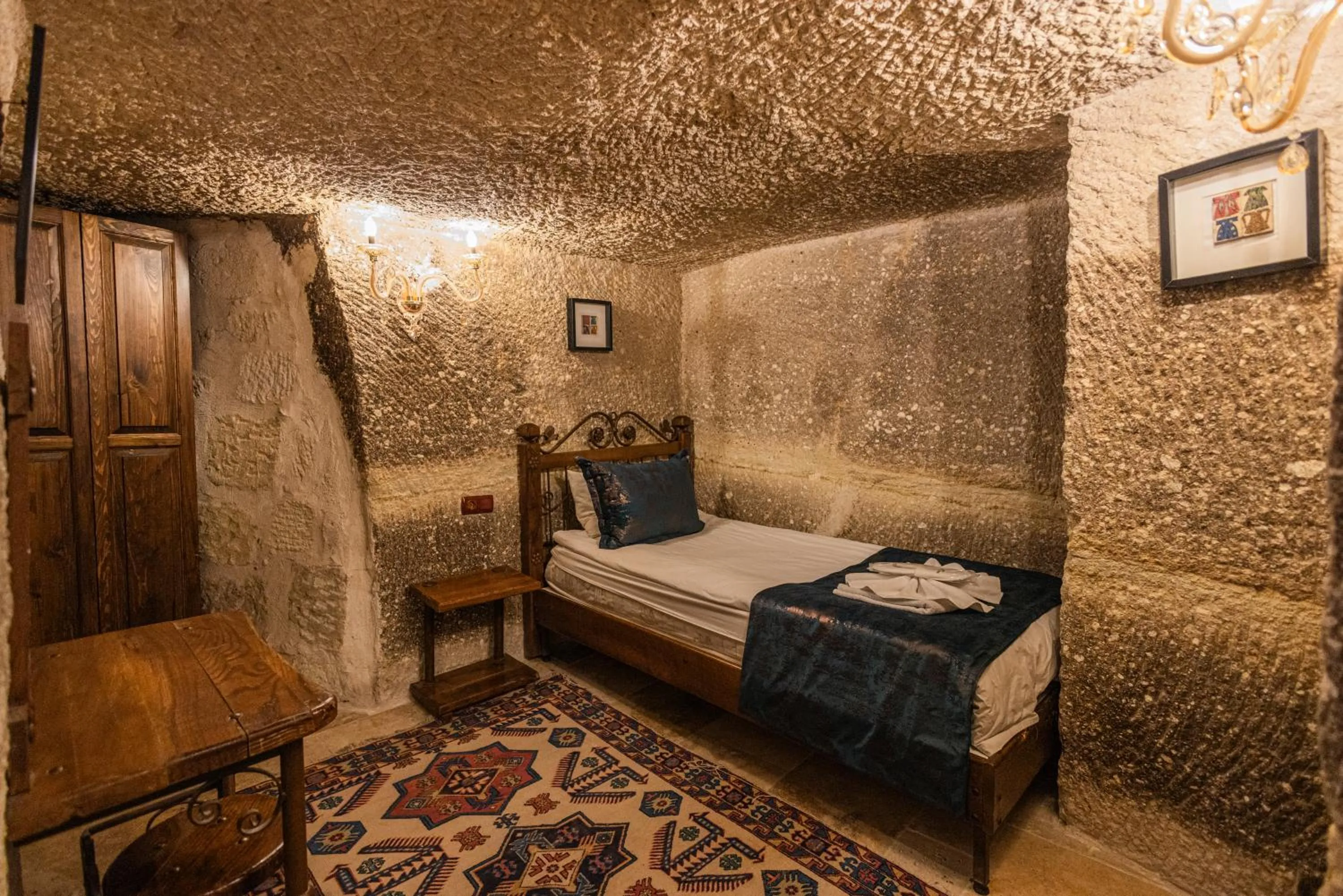 Photo of the whole room, Bed in Göreme Cave Suites
