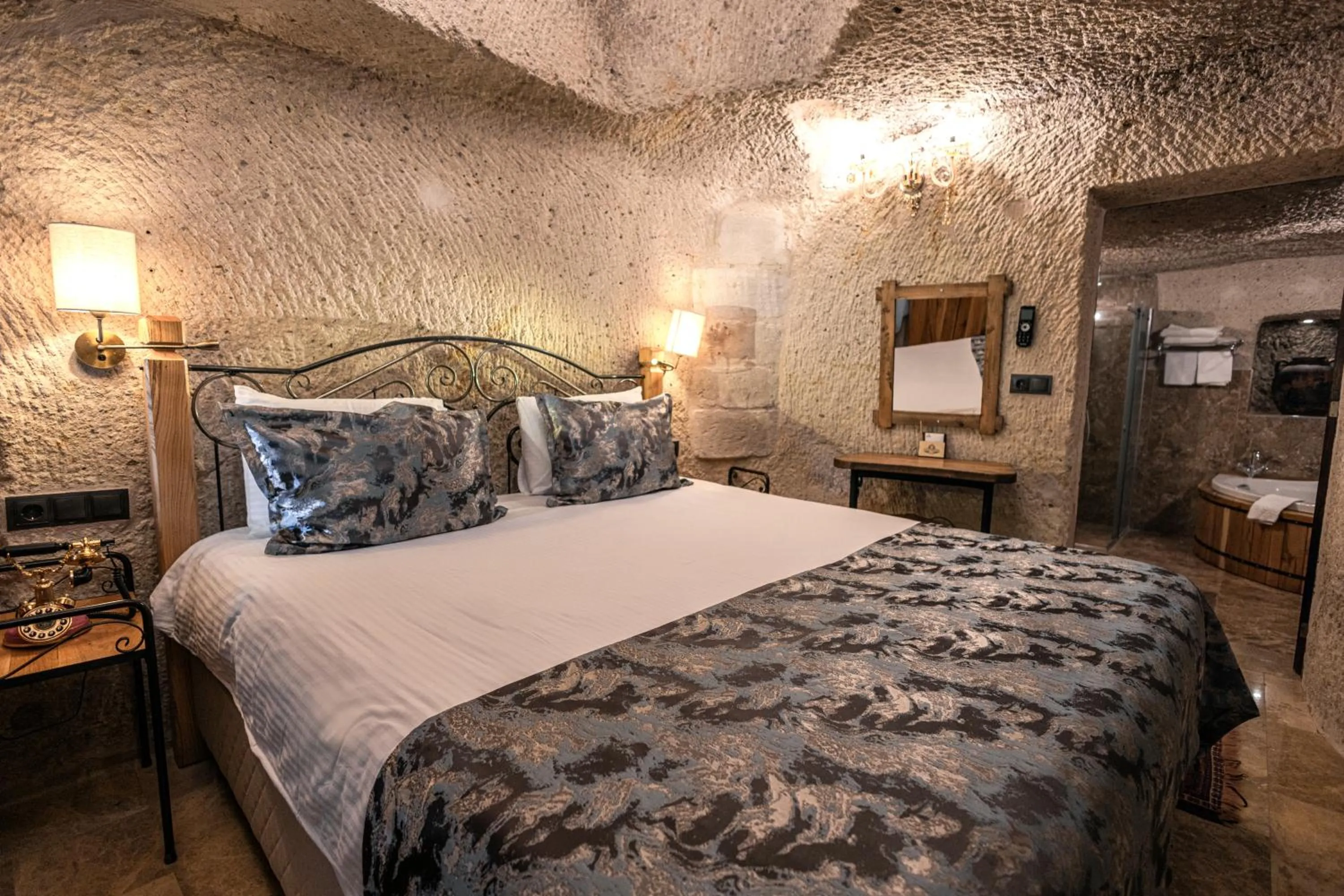 Photo of the whole room, Bed in Göreme Cave Suites