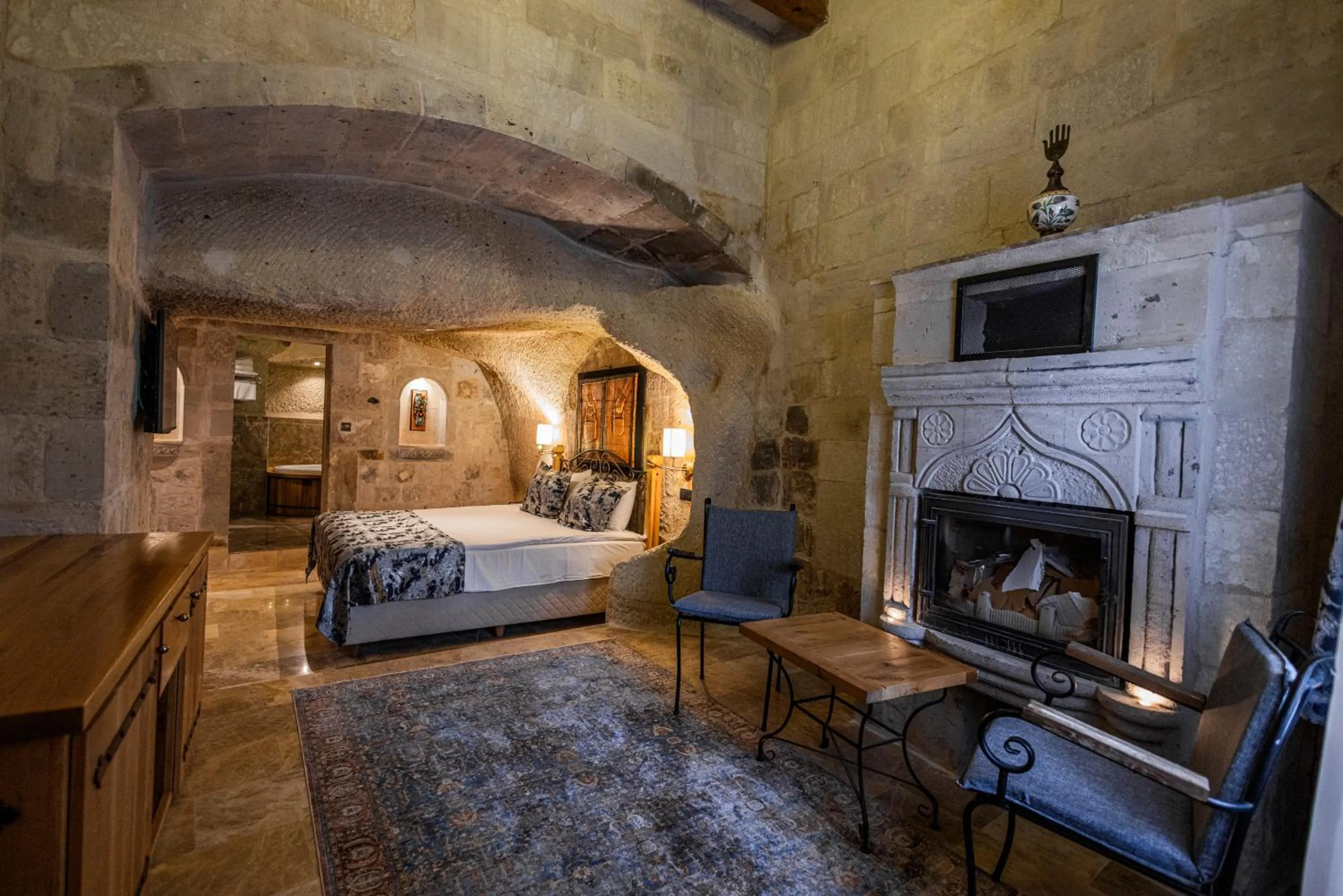 Photo of the whole room, Bed in Göreme Cave Suites