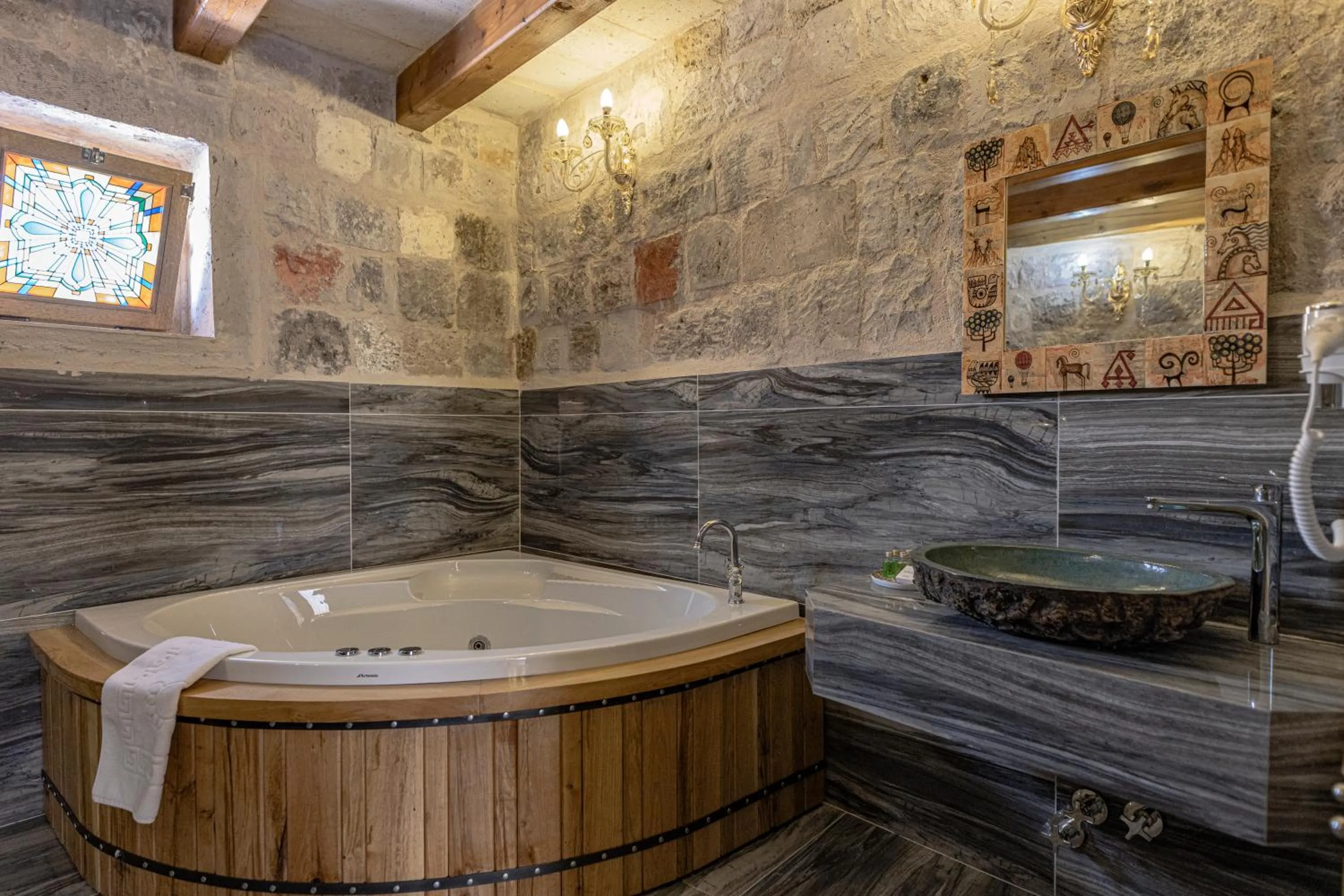 Hot Tub in Göreme Cave Suites