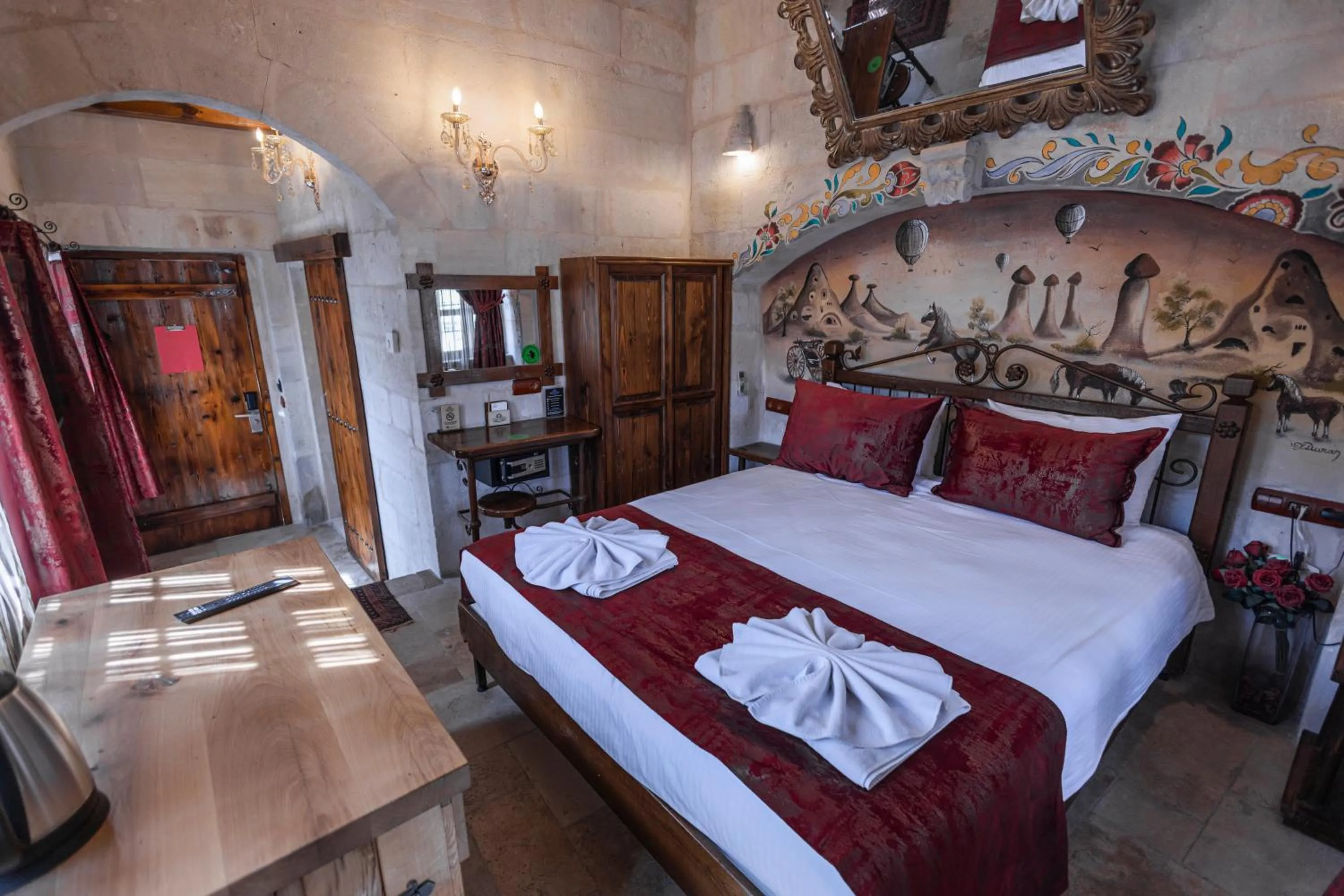 Photo of the whole room, Bed in Göreme Cave Suites