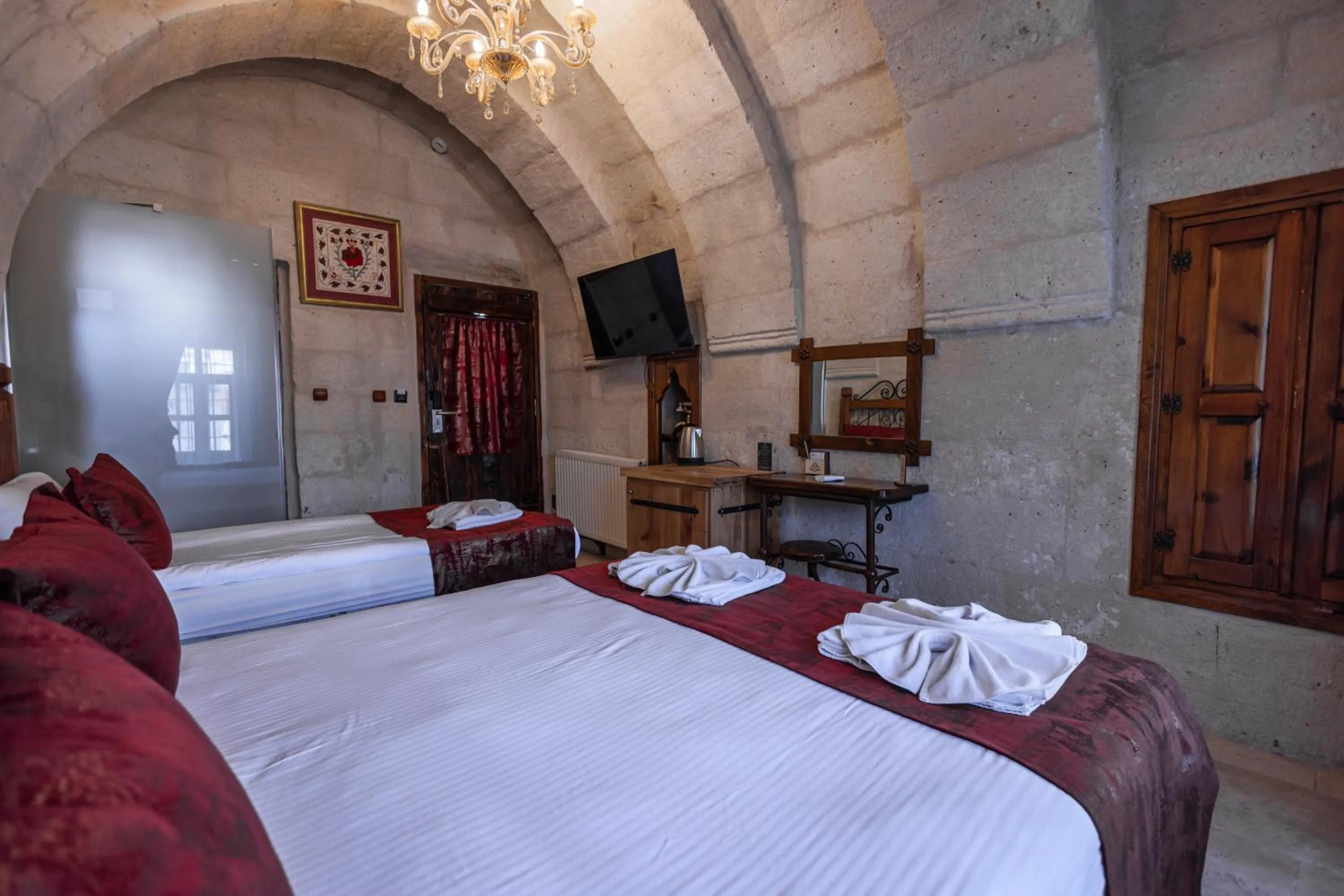 Photo of the whole room, Bed in Göreme Cave Suites
