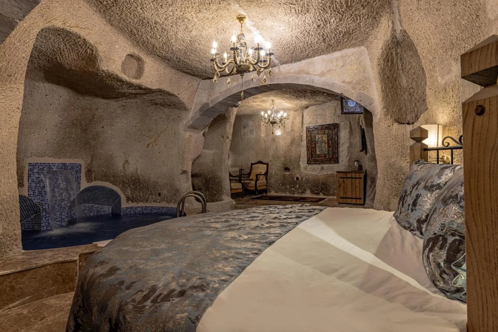 Photo of the whole room, Bed in Göreme Cave Suites