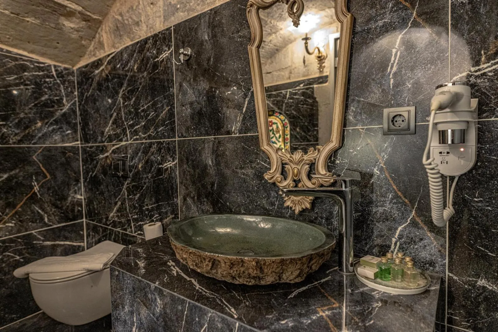 Toilet in Göreme Cave Suites