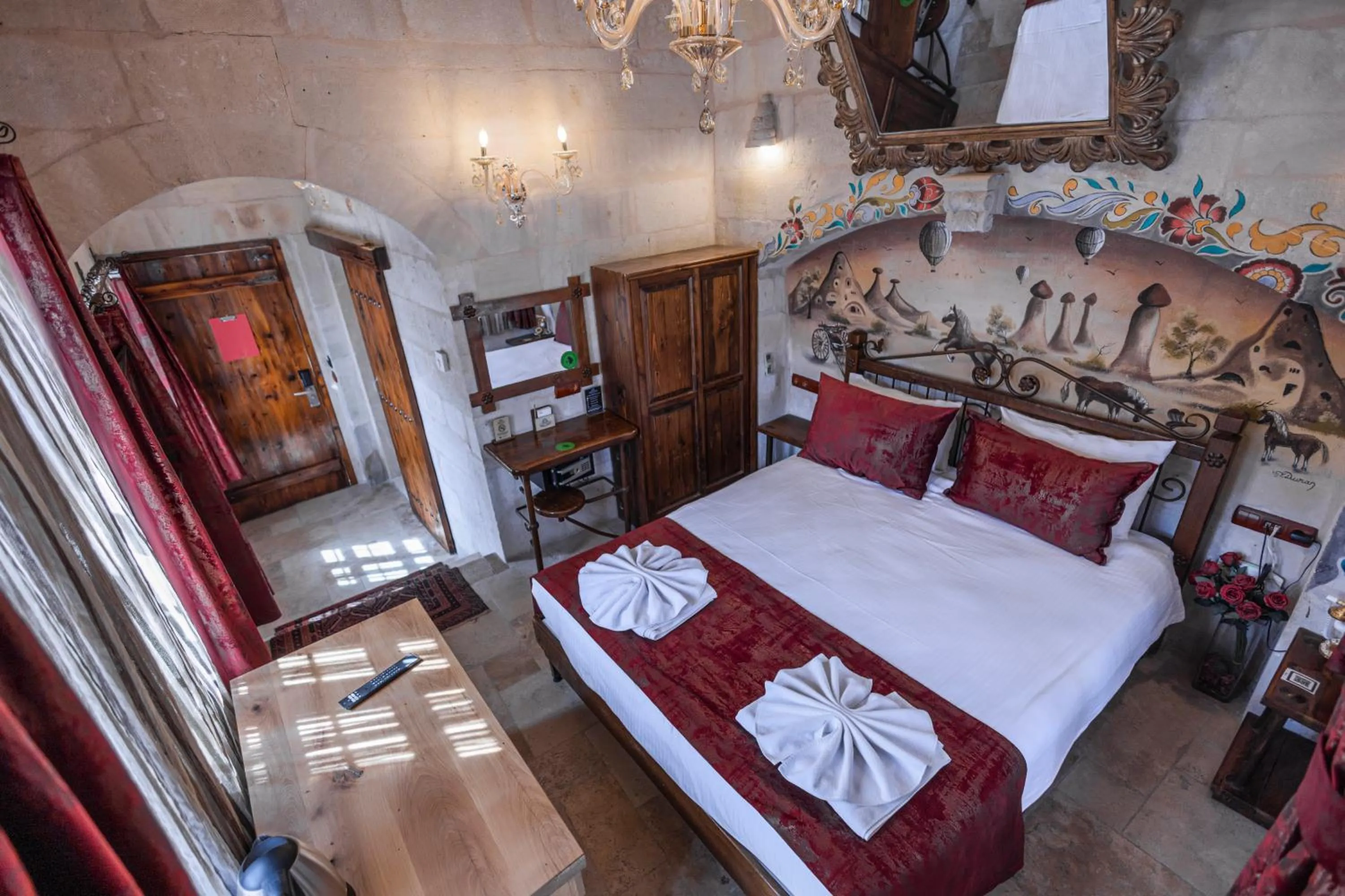 Photo of the whole room, Bed in Göreme Cave Suites