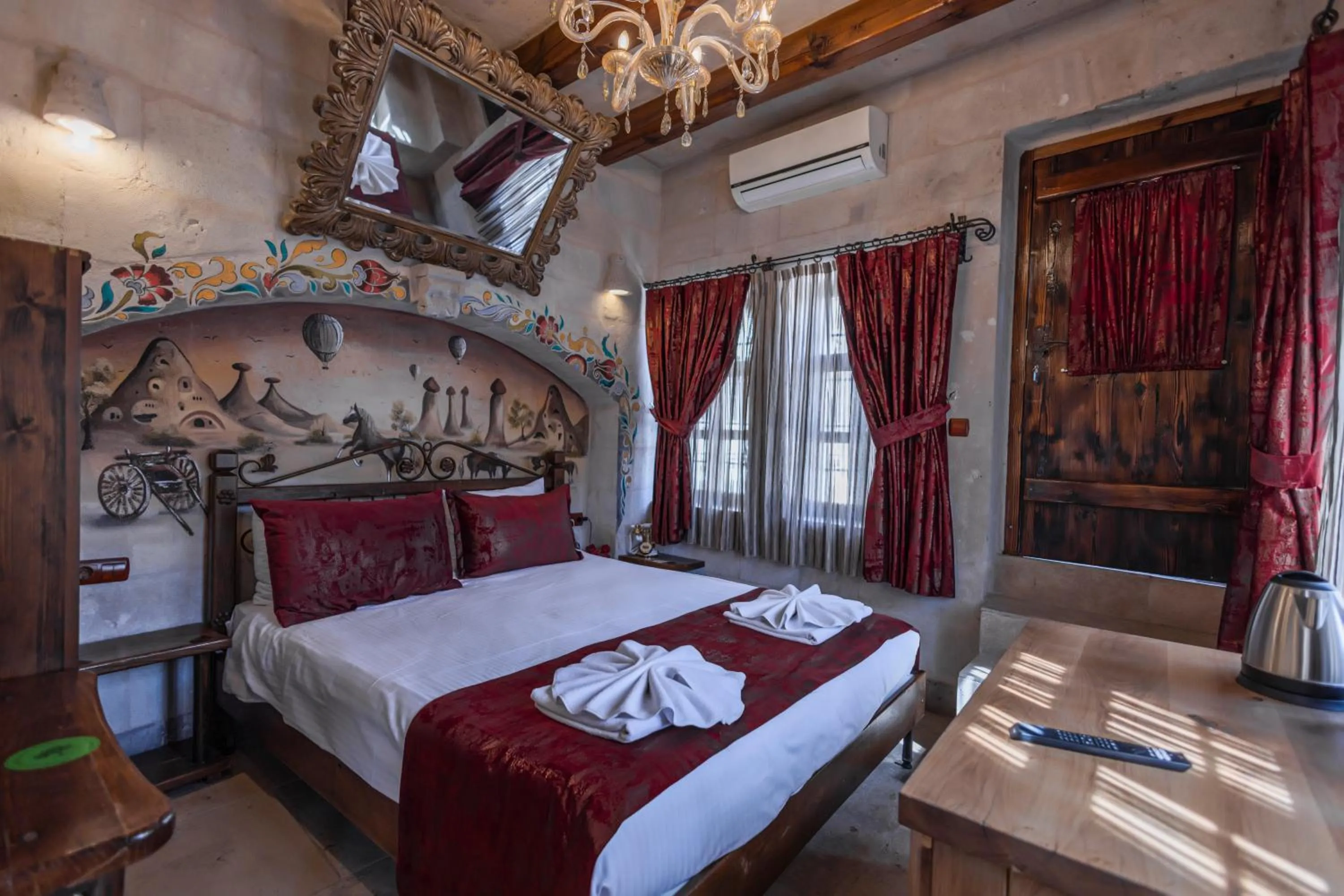 Photo of the whole room, Bed in Göreme Cave Suites