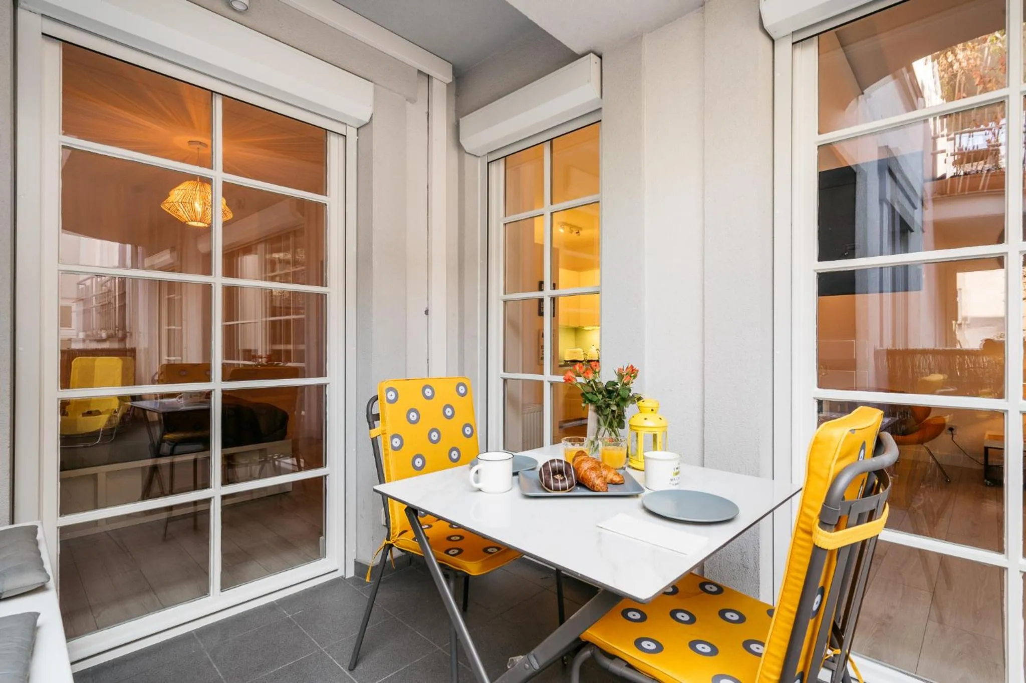 Balcony/Terrace in Downtown Apartment - LoftAffair