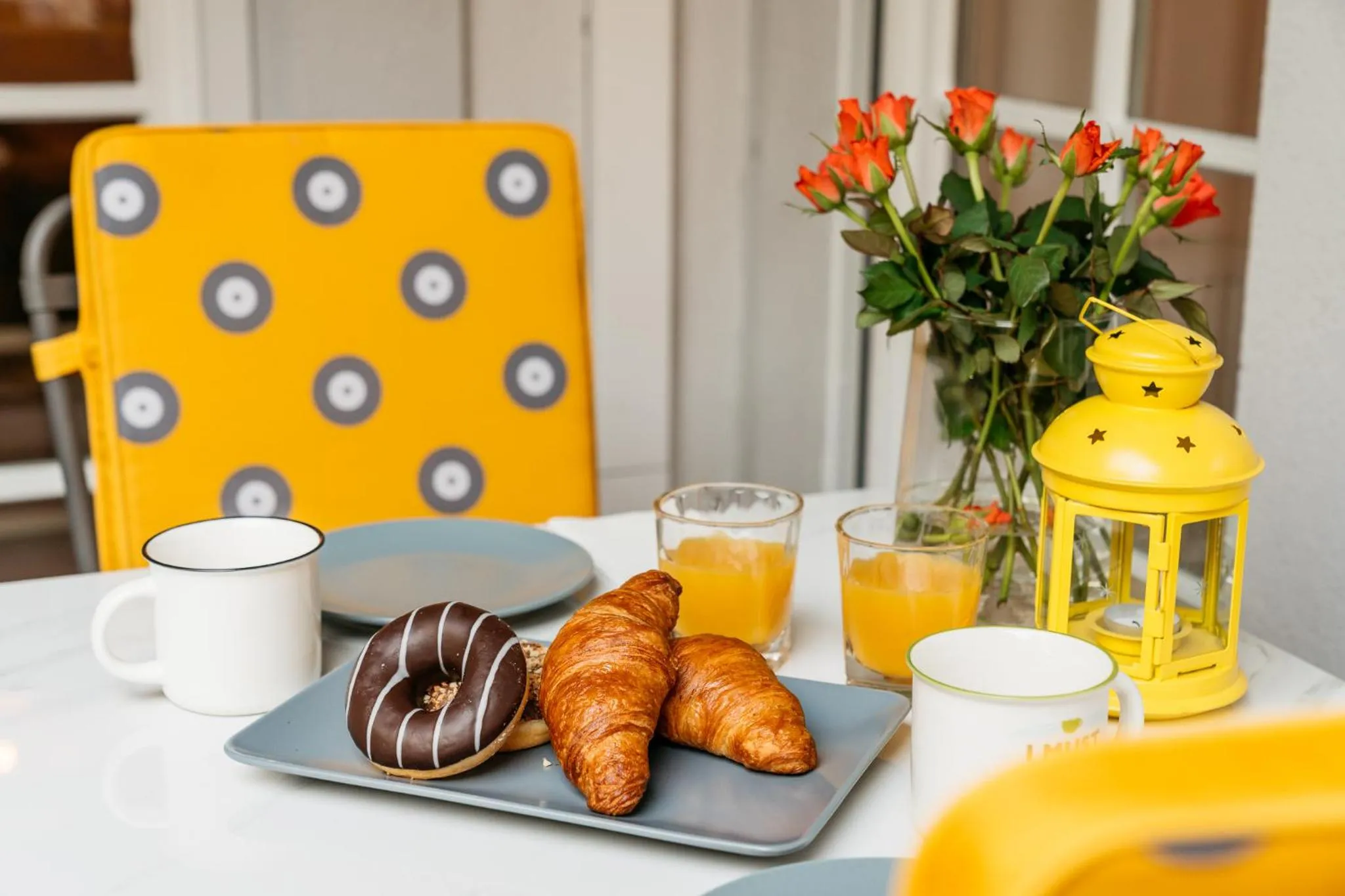 Food in Downtown Apartment - LoftAffair