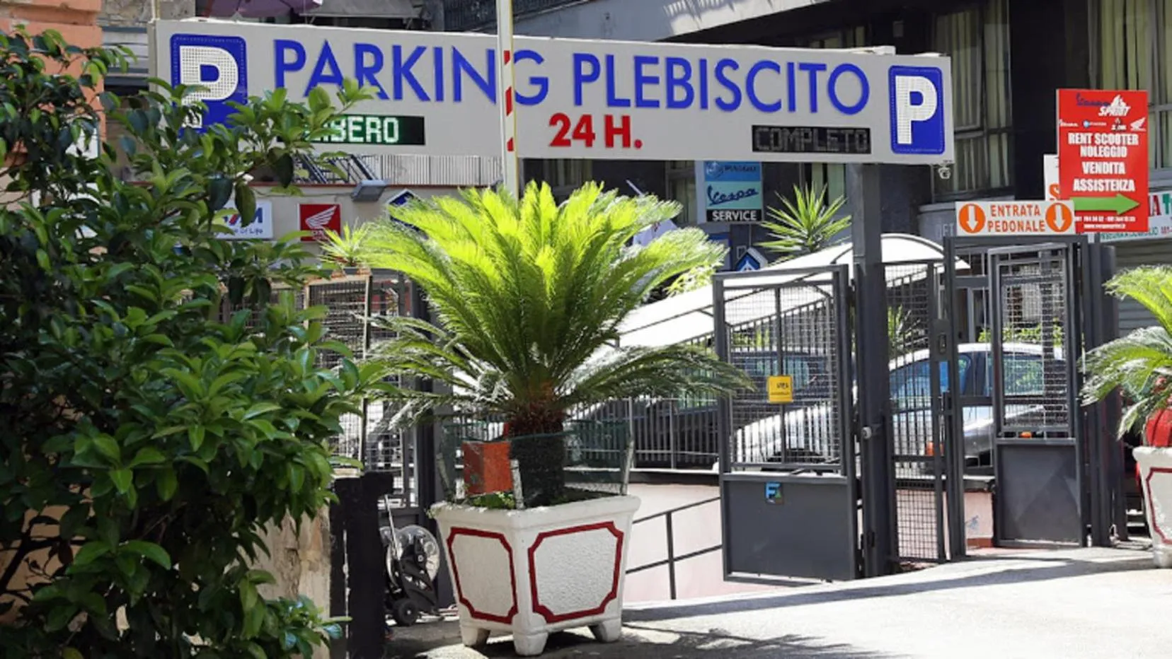 Staff in SuiteNapoliSantaLucia