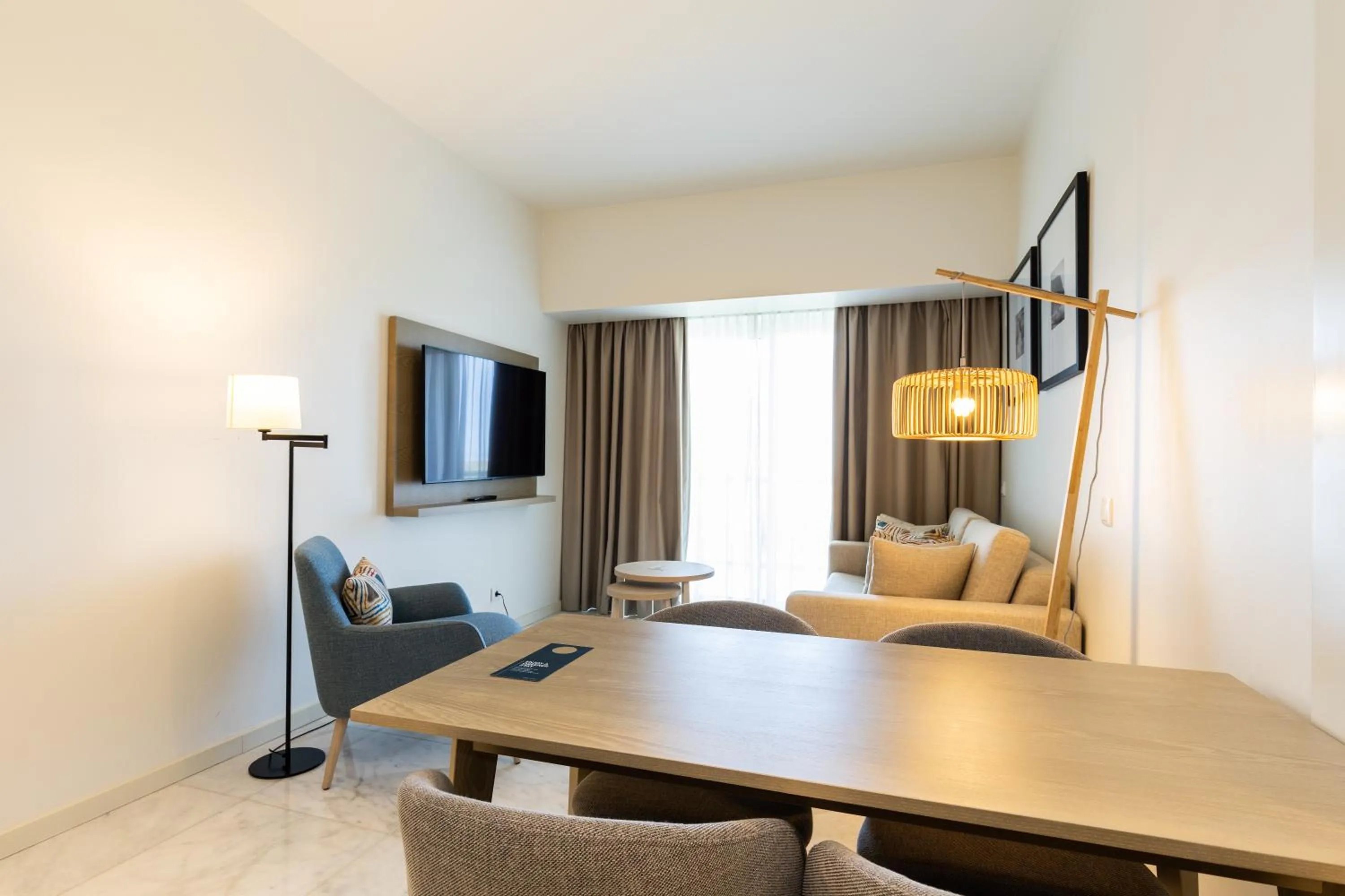 TV and multimedia in Crowne Plaza - Caparica Lisbon