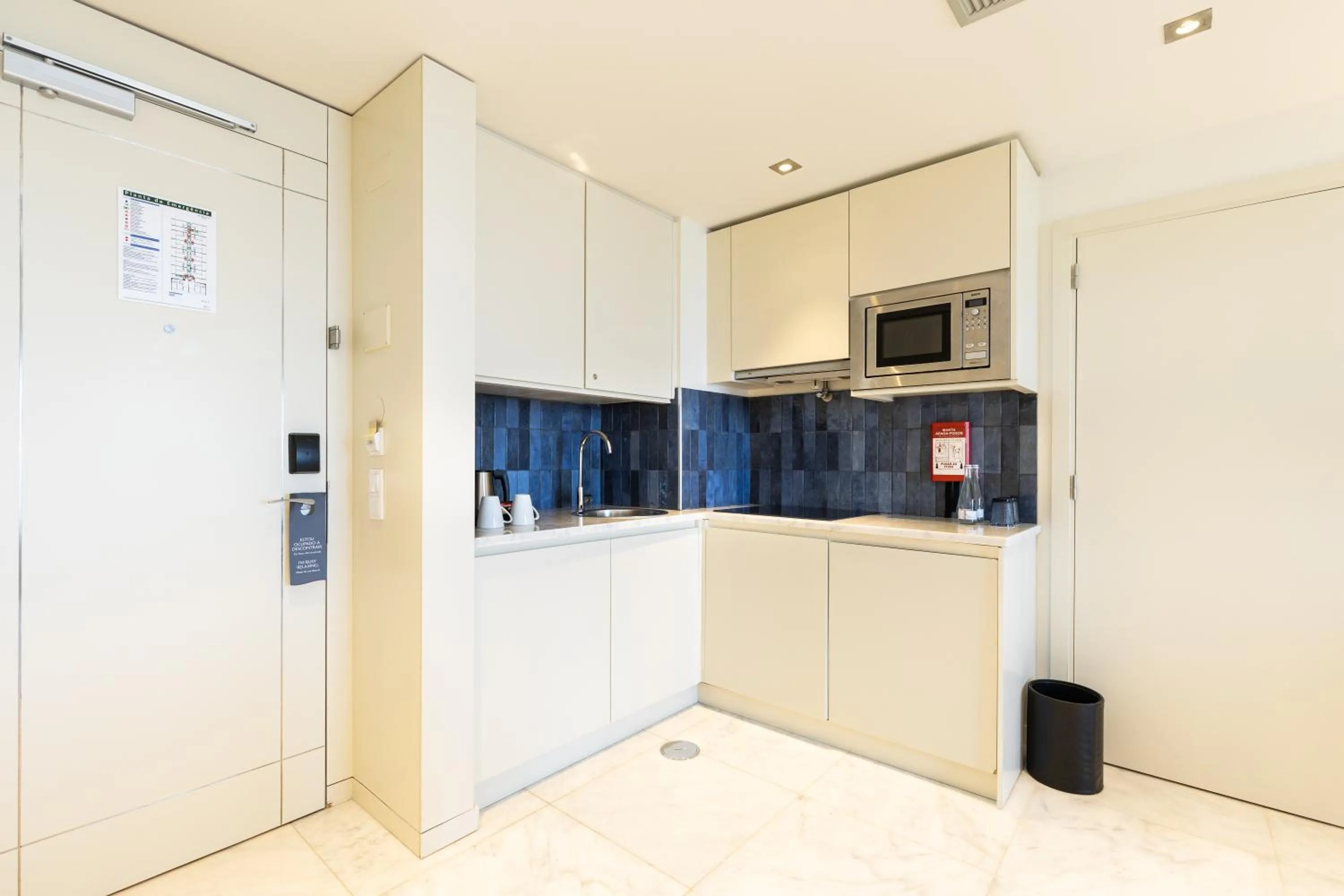 Kitchen or kitchenette in Crowne Plaza - Caparica Lisbon