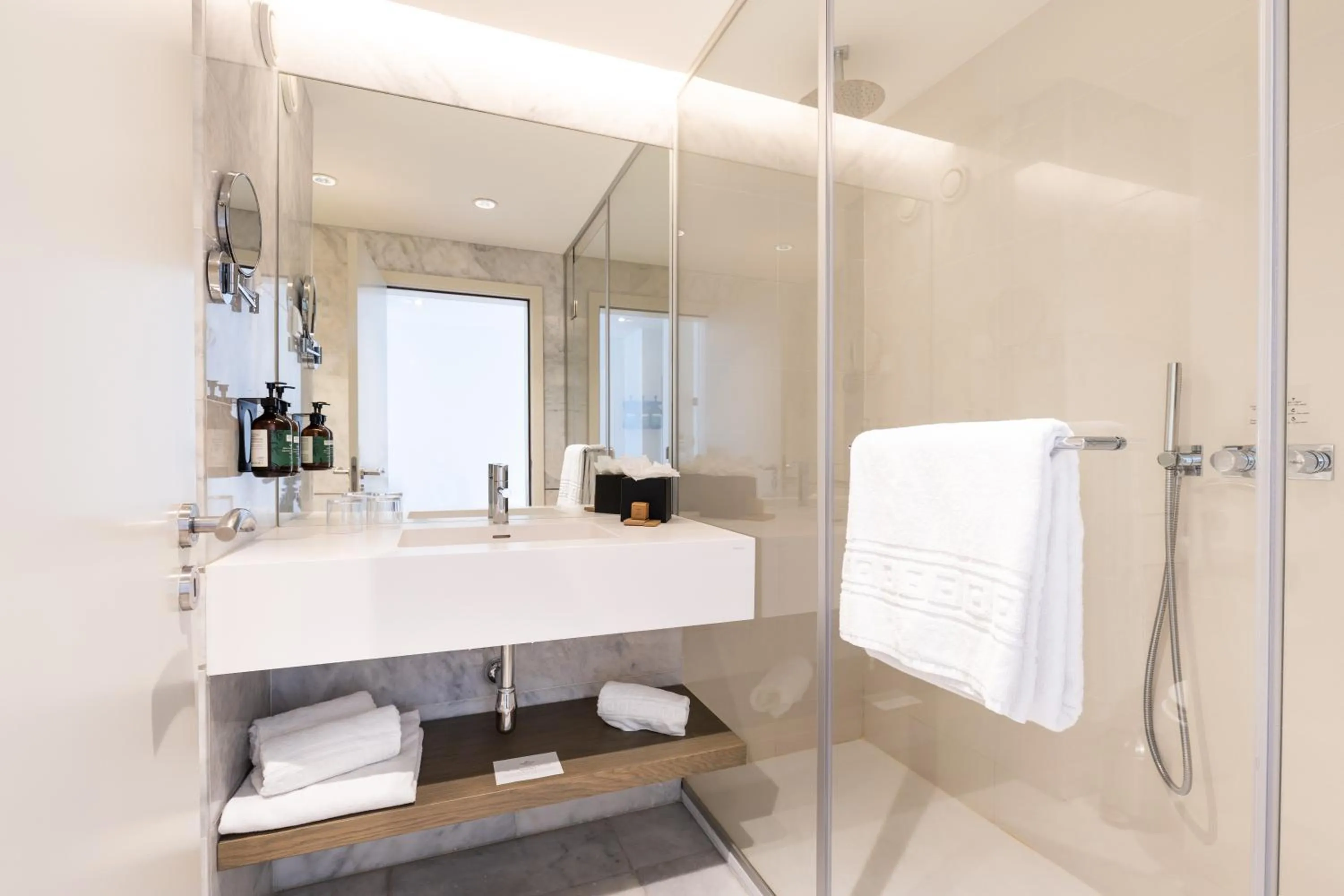 Shower in Crowne Plaza - Caparica Lisbon