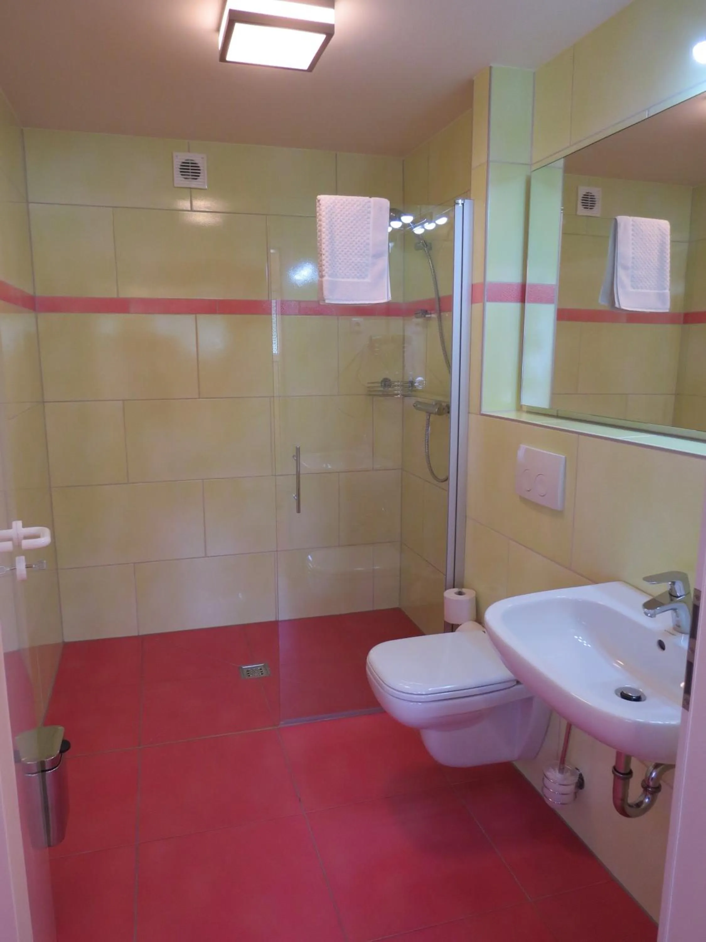Bathroom in KA&KA Hotel Garni