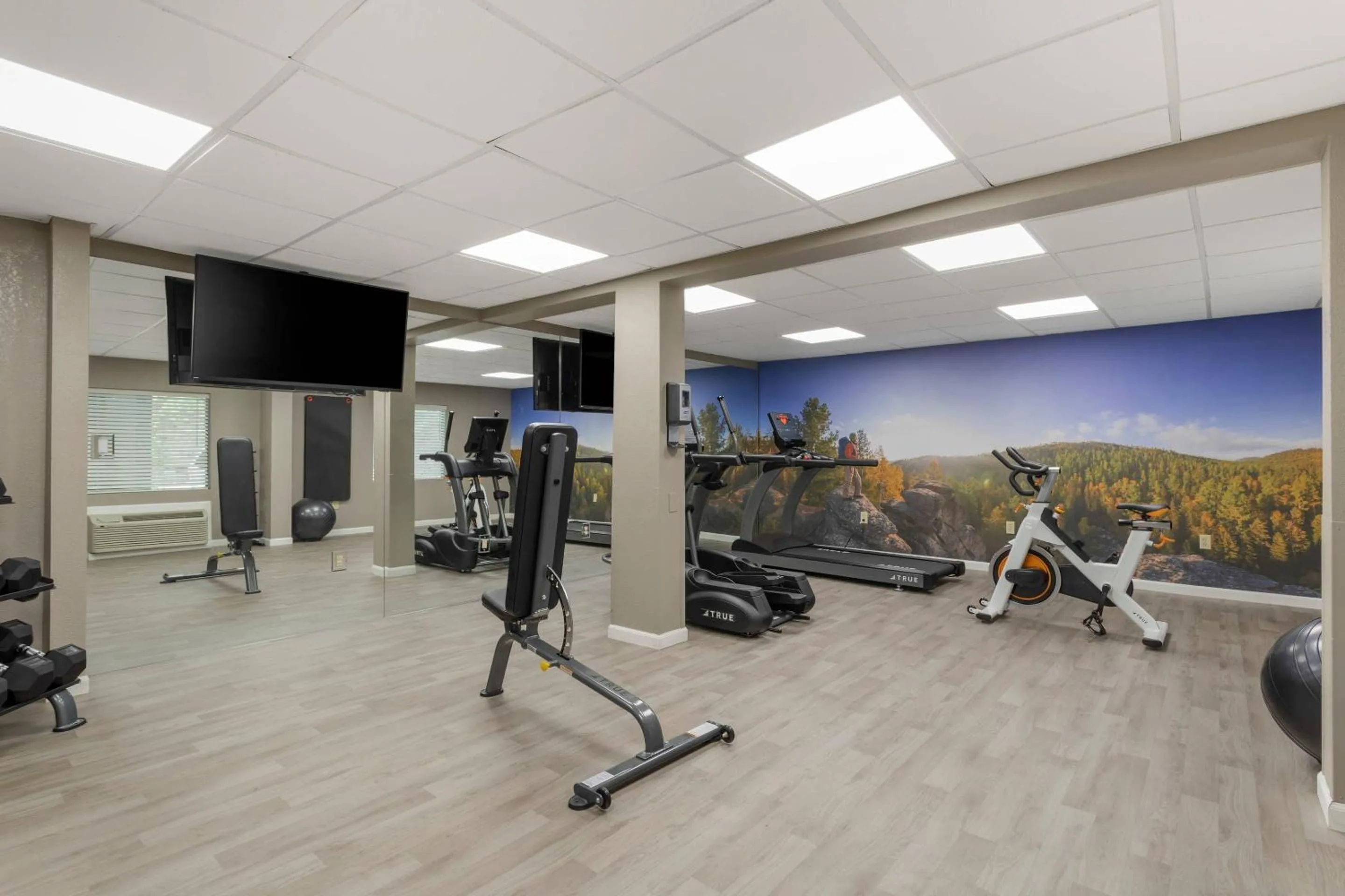 Fitness centre/facilities in Clarion Pointe Kimball By Choice Hotels