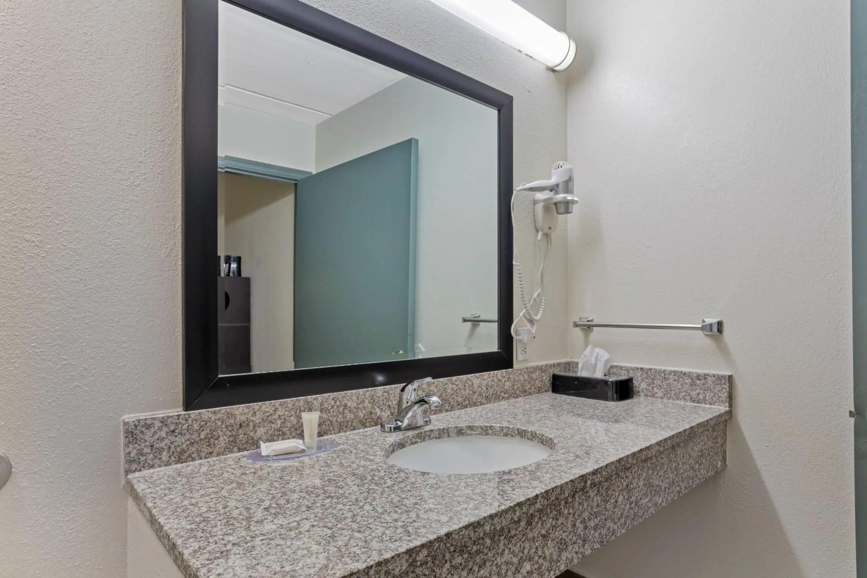 Bedroom in Clarion Pointe Kimball By Choice Hotels