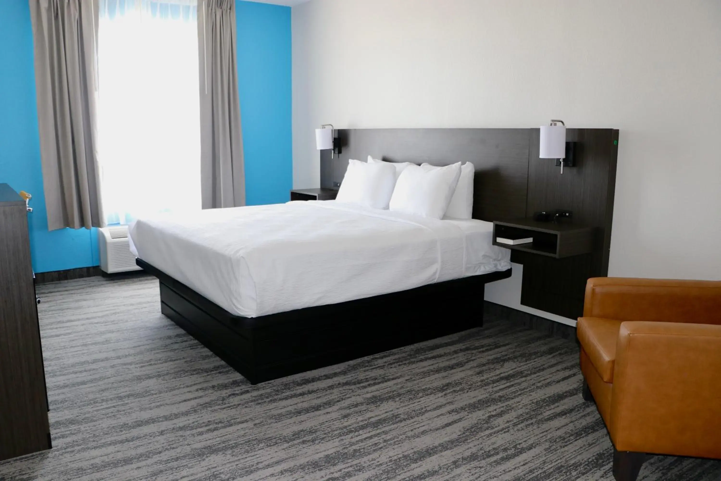 King Room in Quality Inn & Suites King Room in Quality Inn & Suites