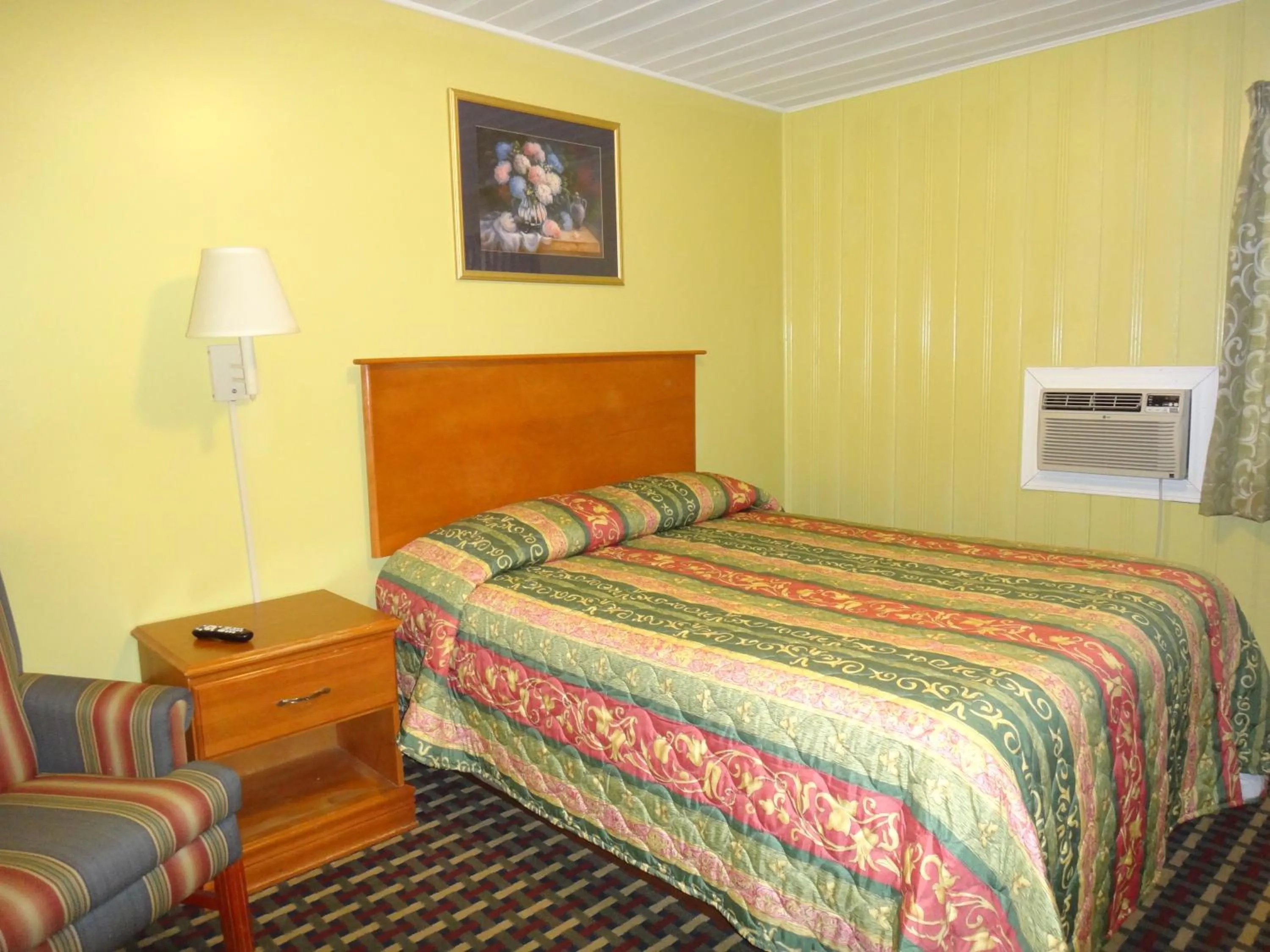 Bed in Pine Ridge Motel