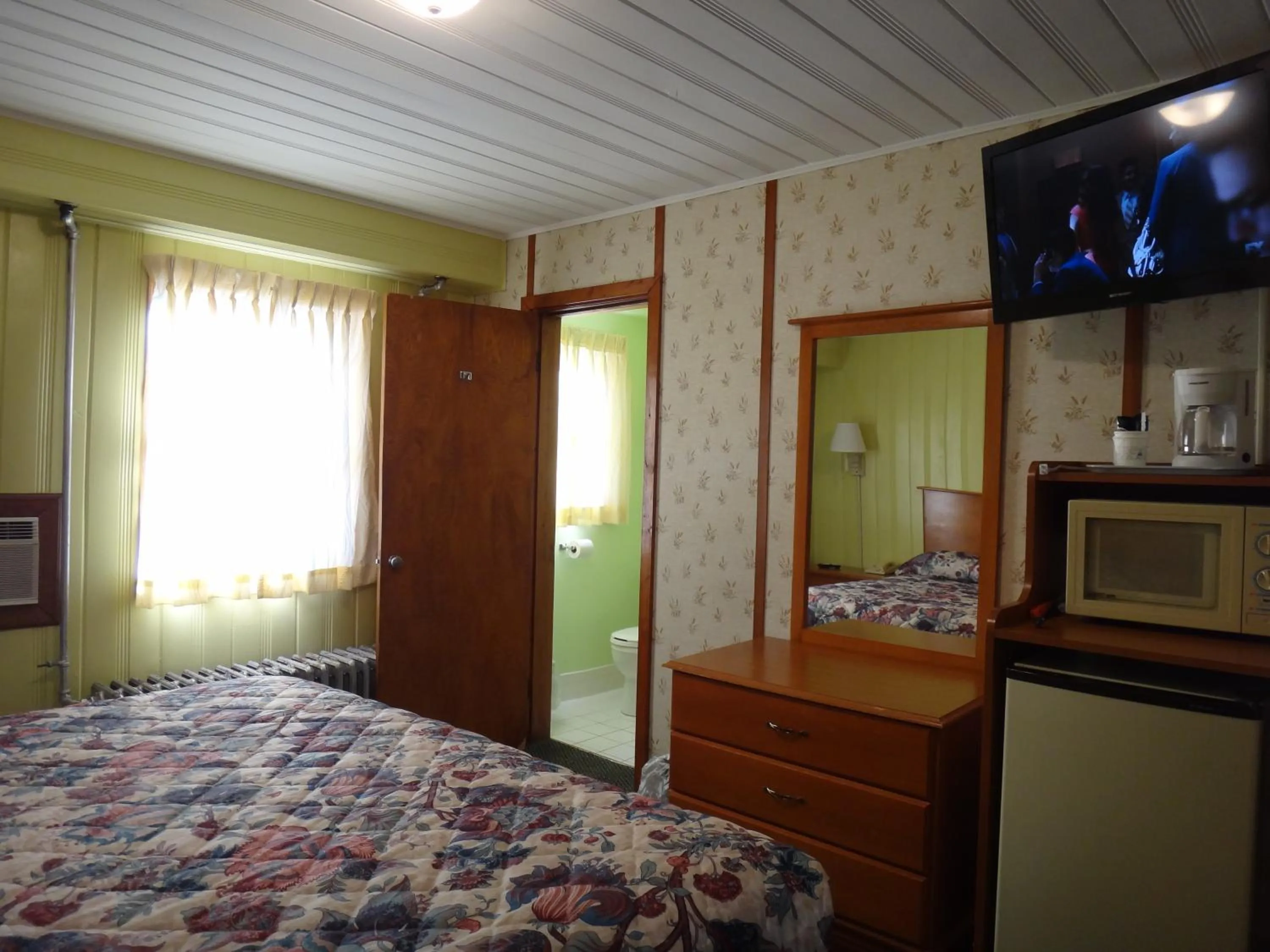 Bed in Pine Ridge Motel