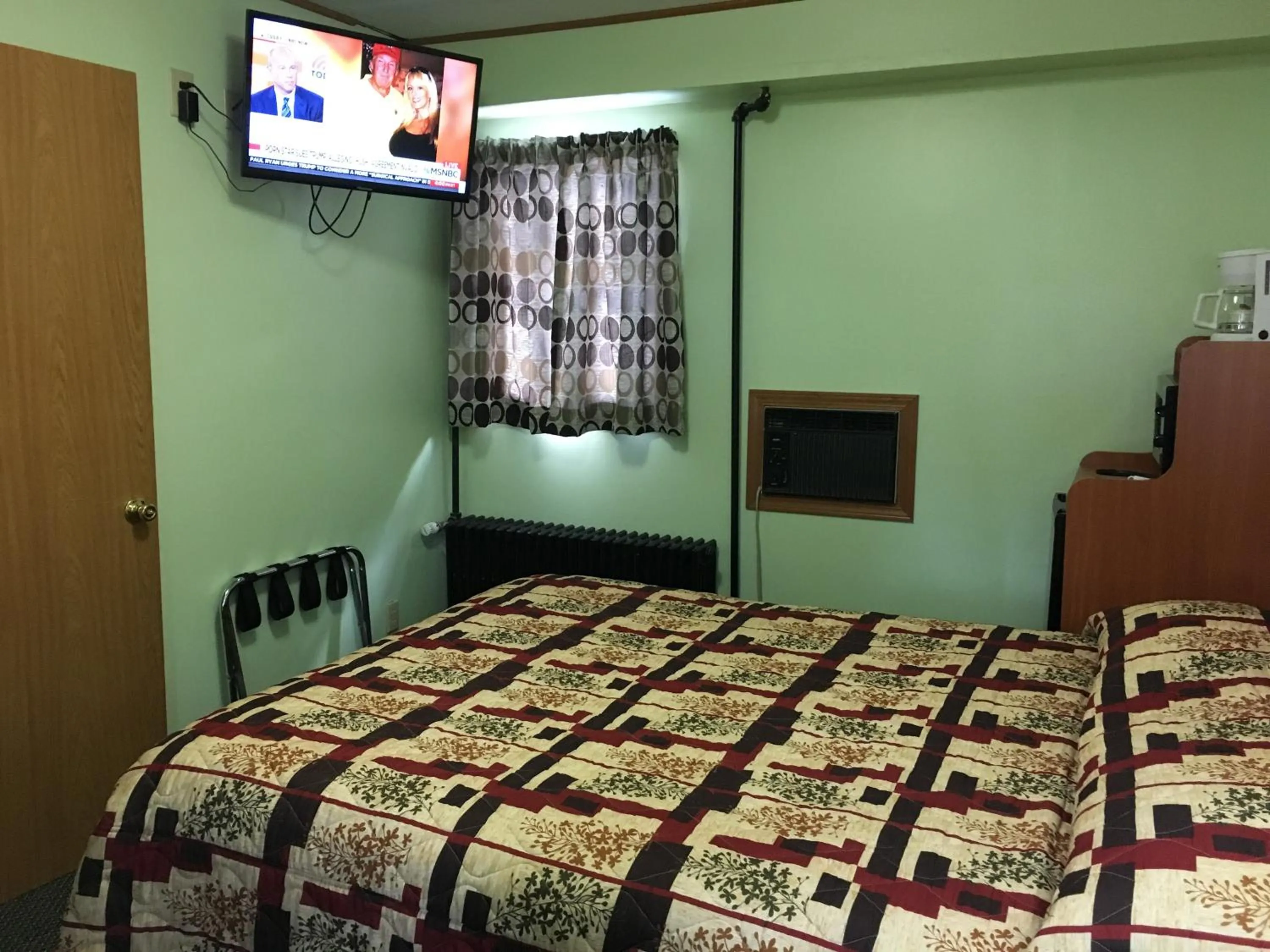 Bed in Pine Ridge Motel