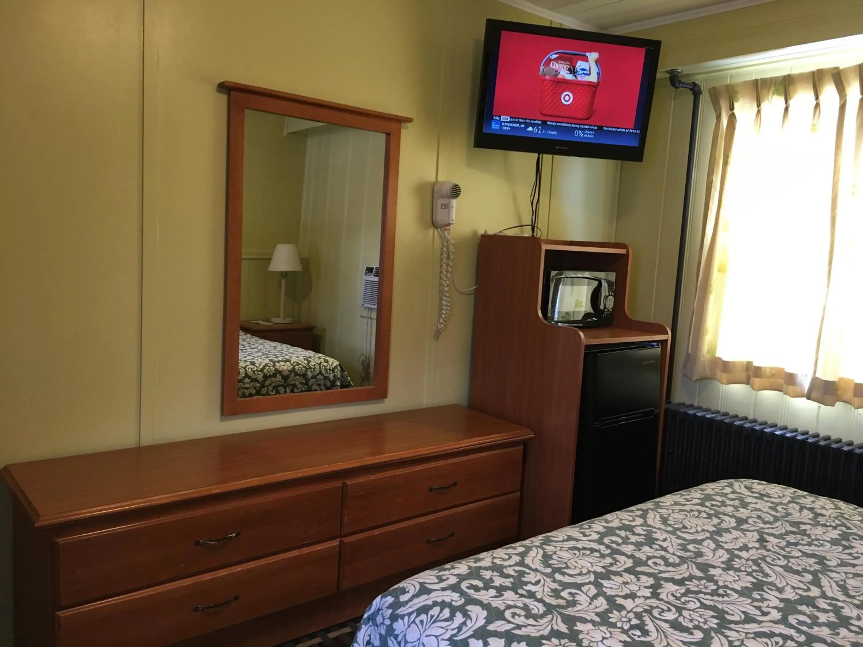 Bed in Pine Ridge Motel