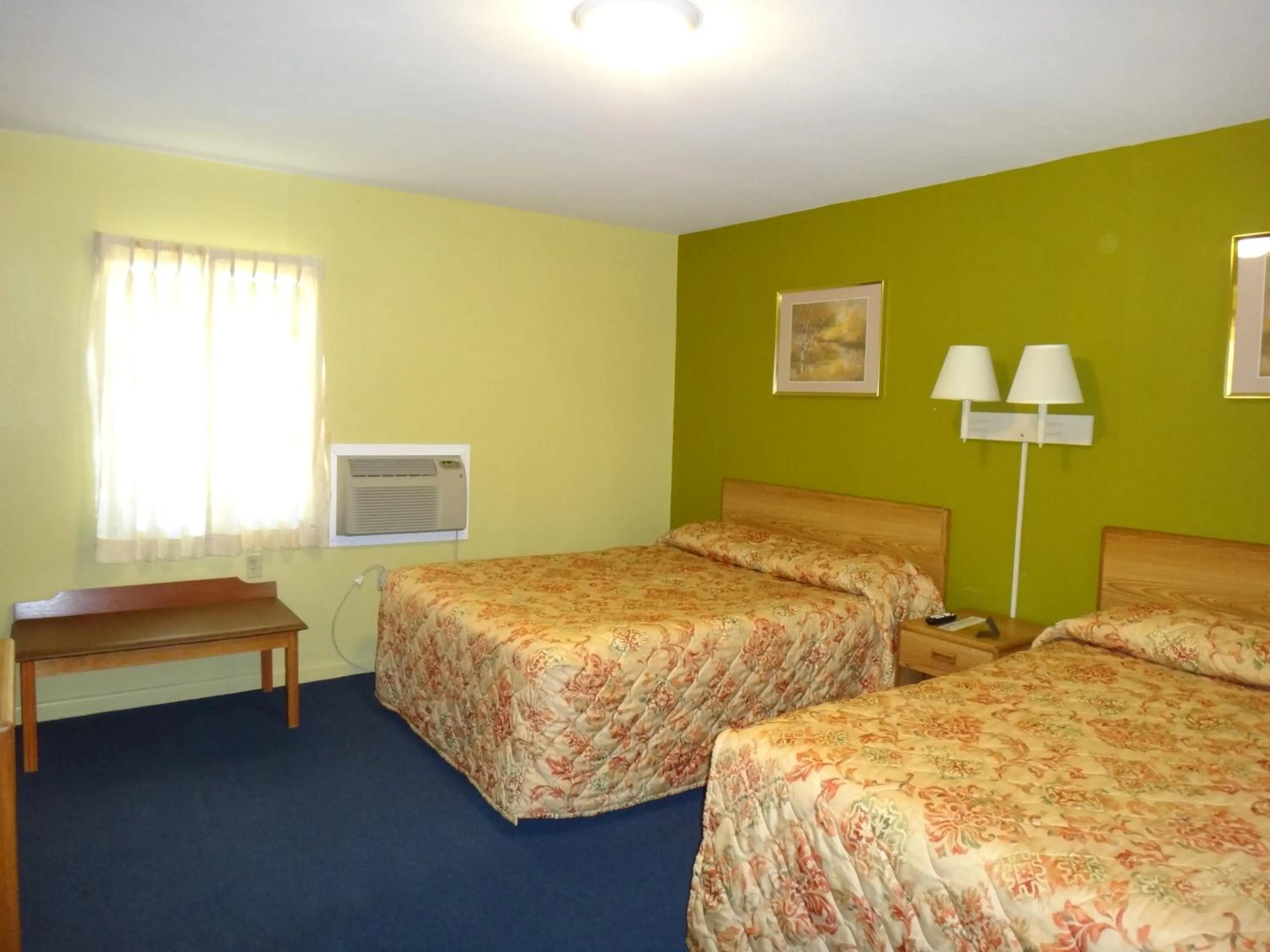 Bed in Pine Ridge Motel