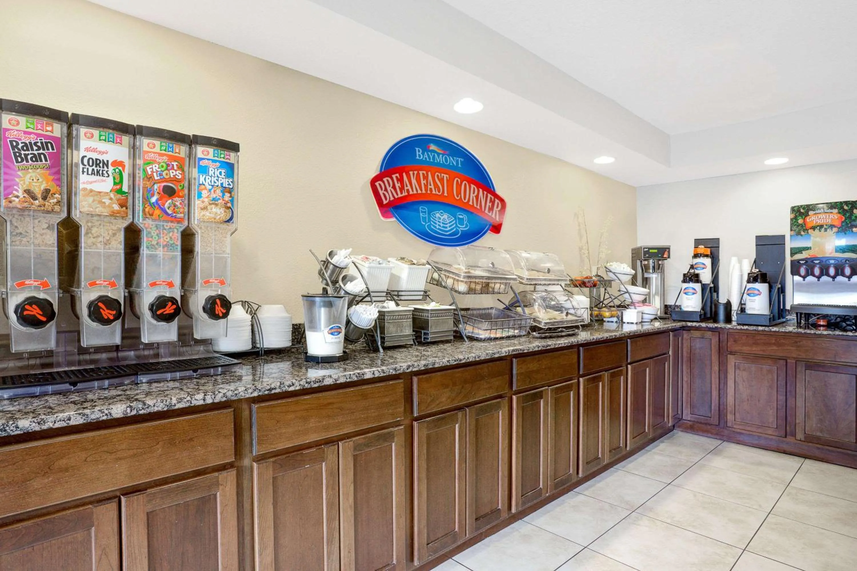 Restaurant/places to eat in Baymont Inn & Suites San Marcos