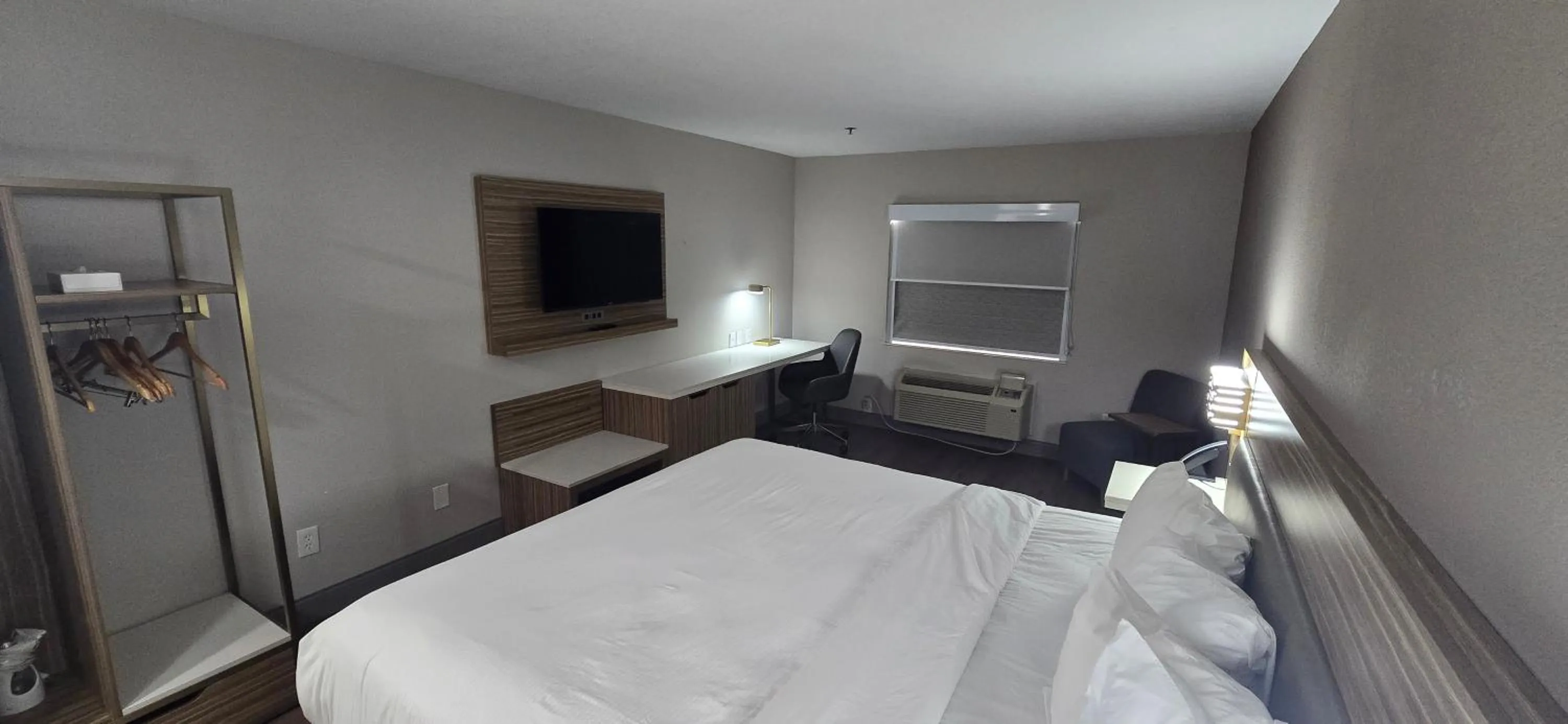 Bed in Baymont Inn & Suites San Marcos